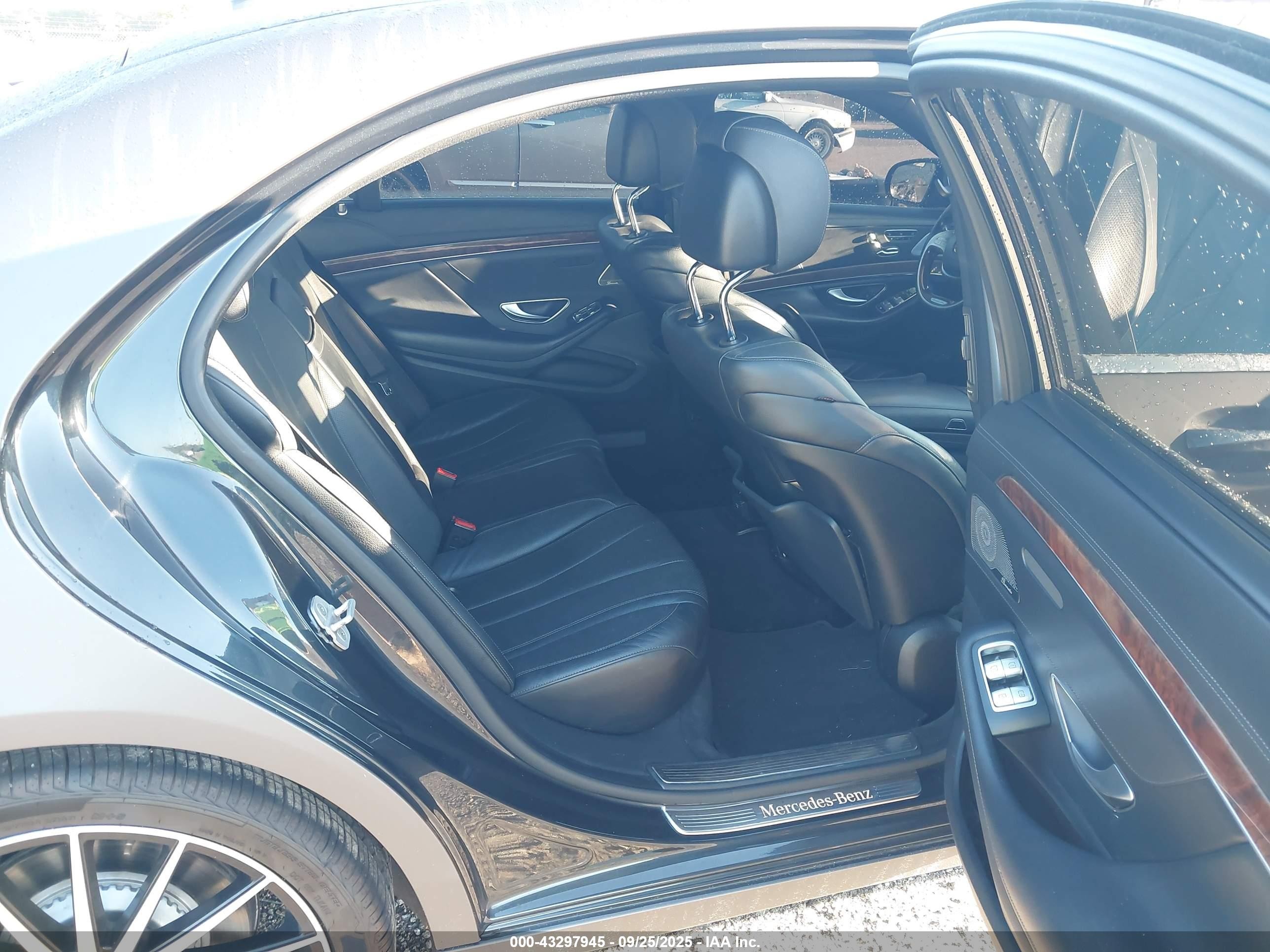 2014 Mercedes-benz S 550   Коричневый vin: WDDUG8CB9EA066921