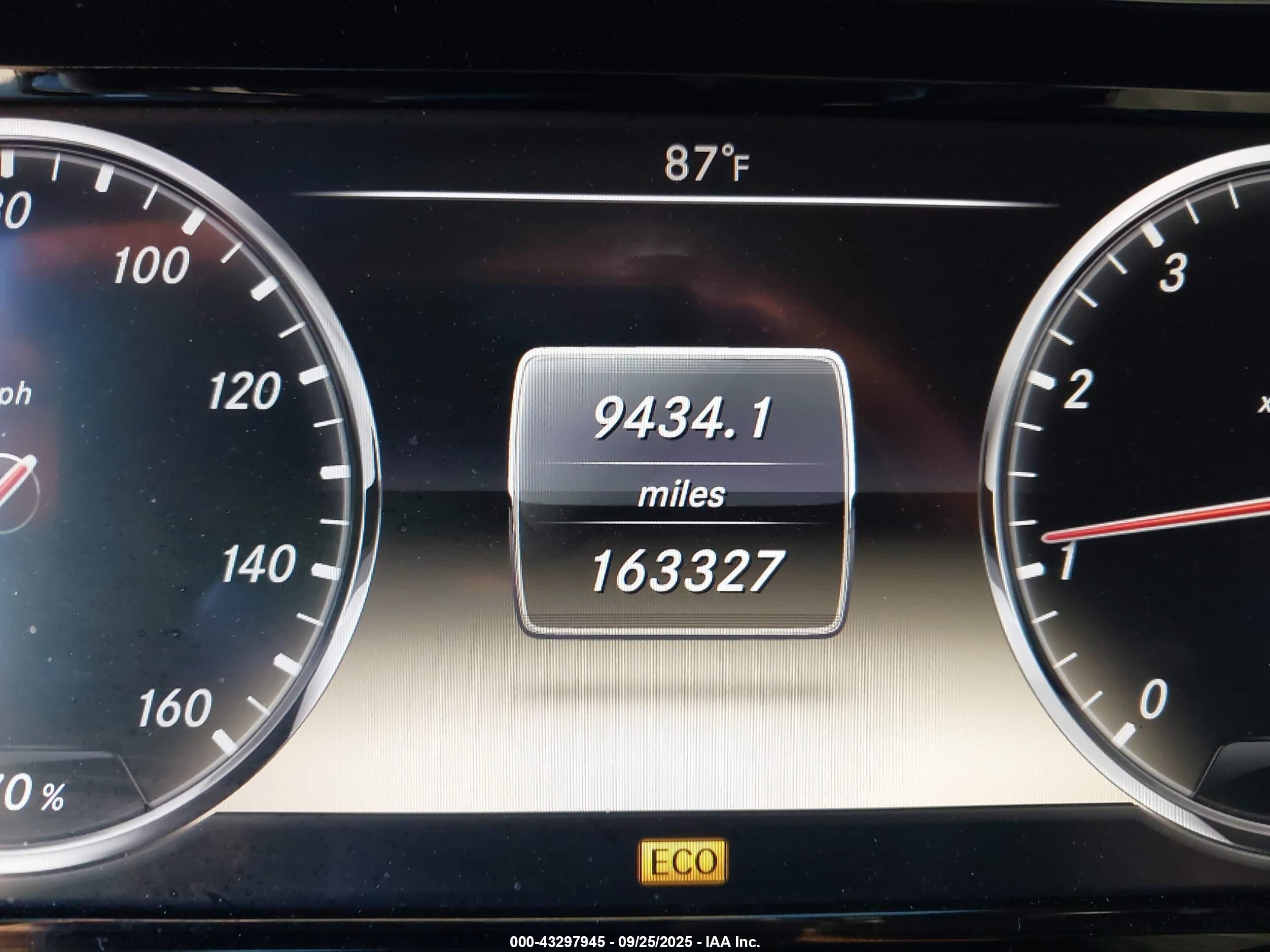 2014 Mercedes-benz S 550   Коричневый vin: WDDUG8CB9EA066921