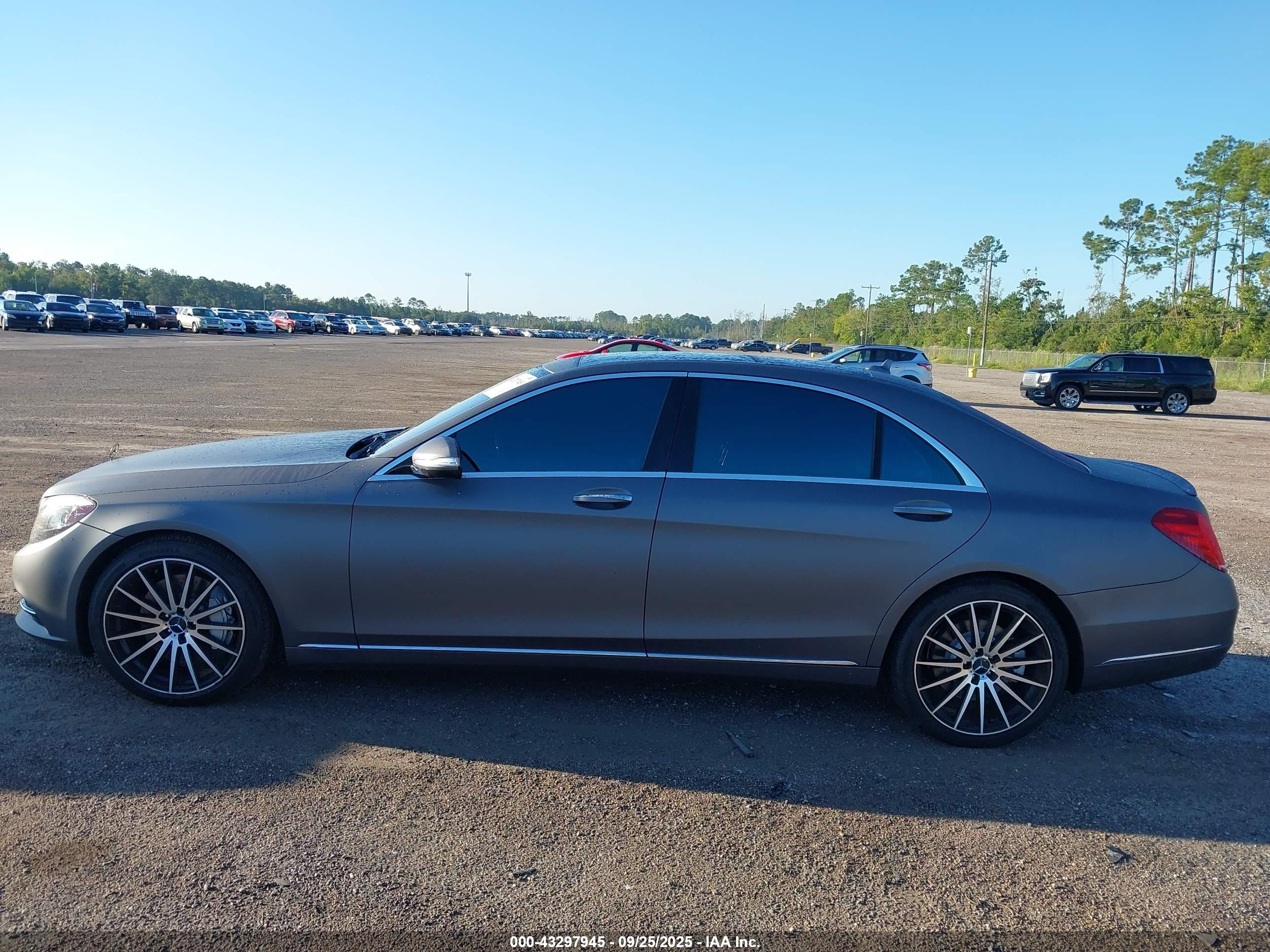 2014 Mercedes-benz S 550   Коричневый vin: WDDUG8CB9EA066921