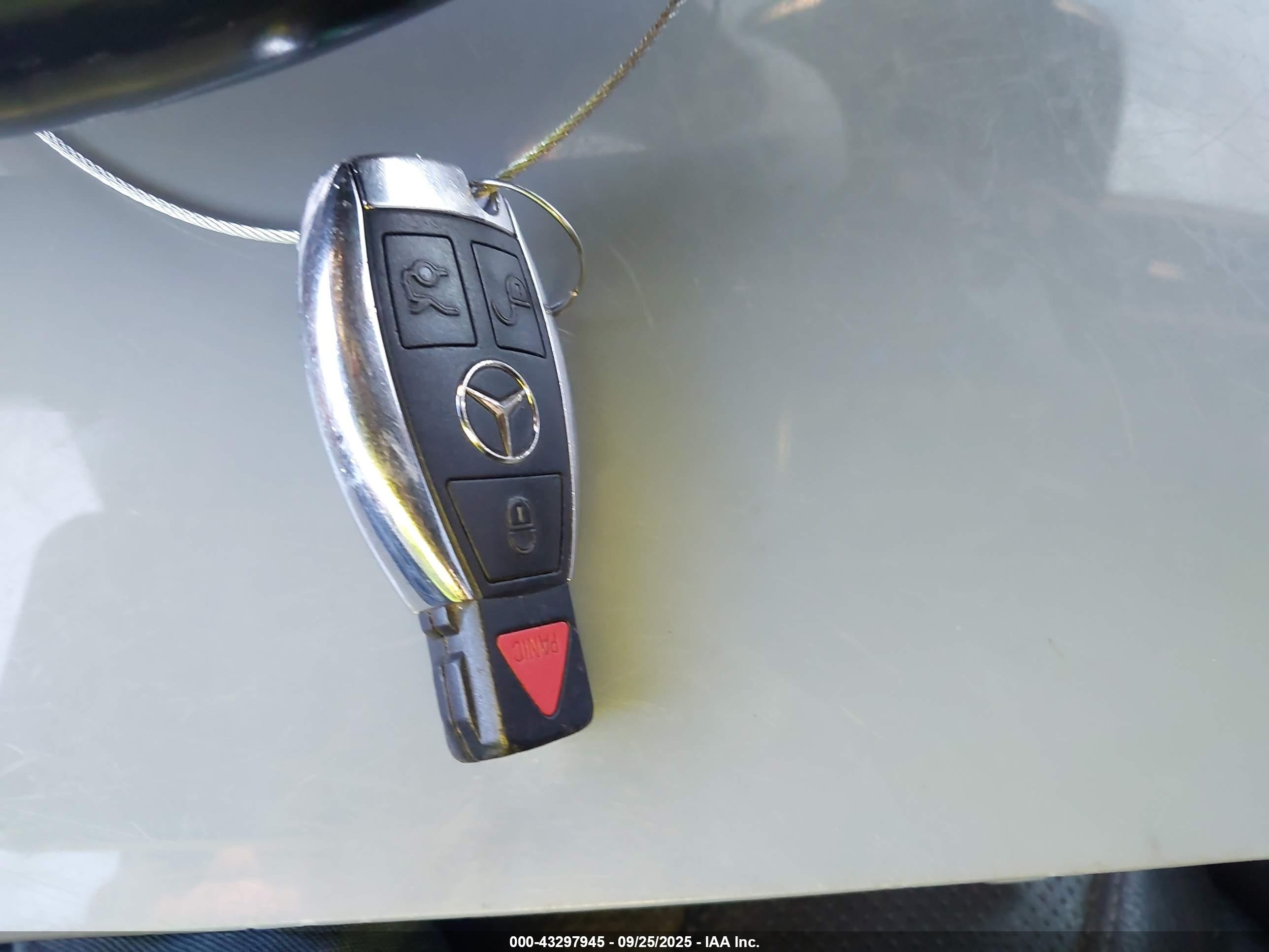 2014 Mercedes-benz S 550   Коричневый vin: WDDUG8CB9EA066921