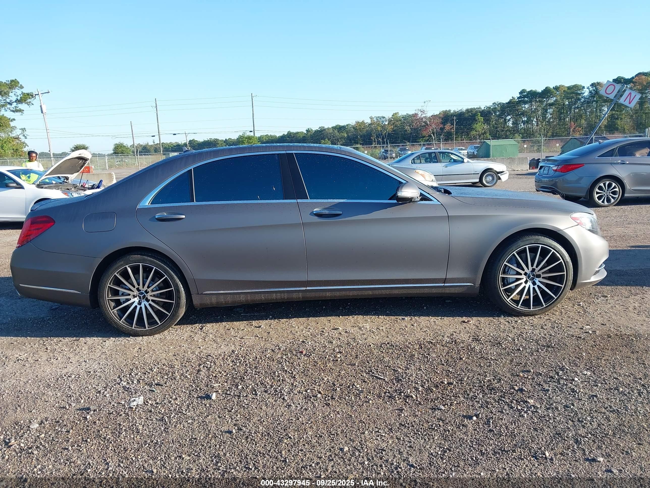 2014 Mercedes-benz S 550   Коричневый vin: WDDUG8CB9EA066921