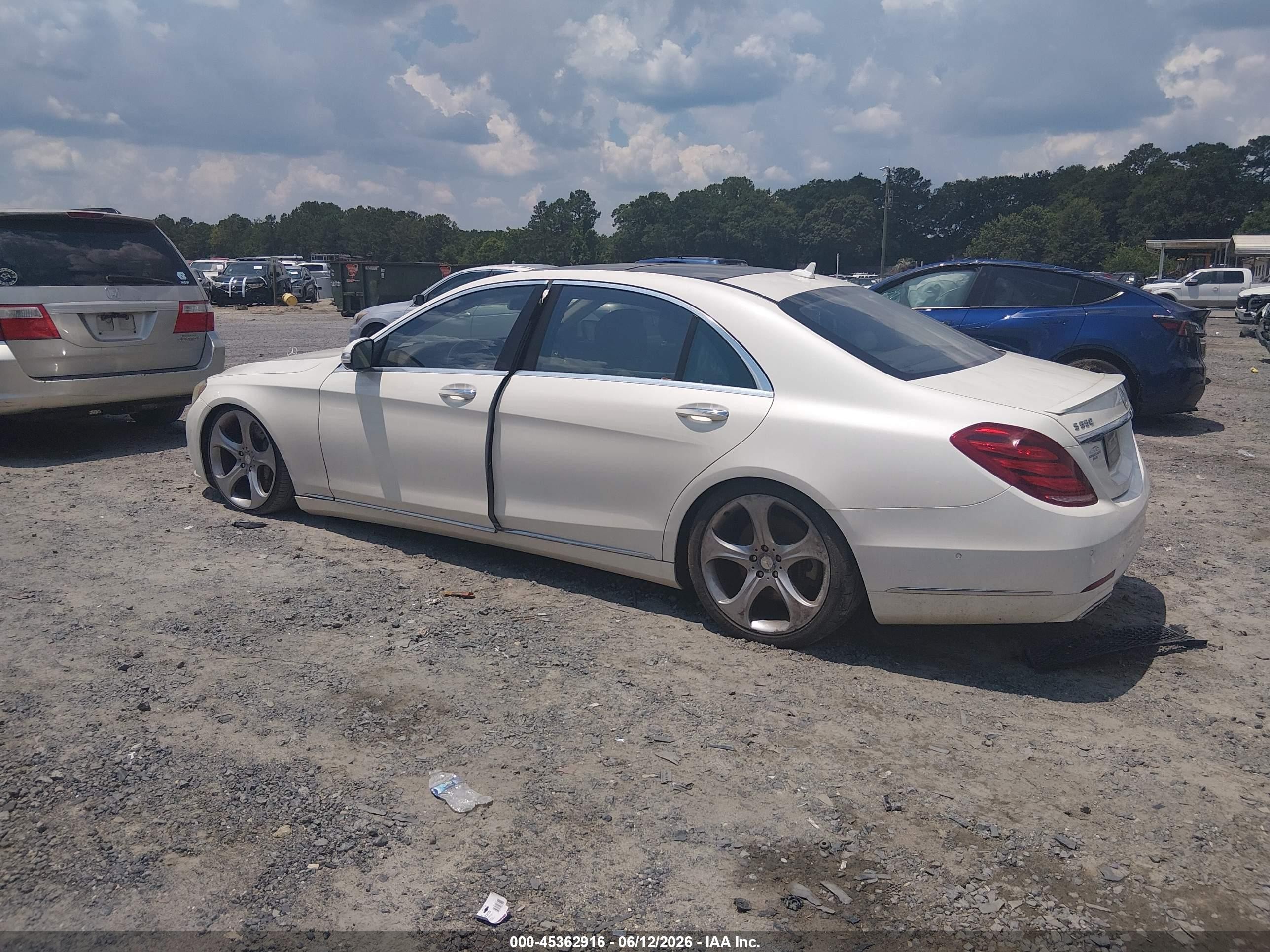 2015 Mercedes-benz S 550   White vin: WDDUG8CB9FA100292