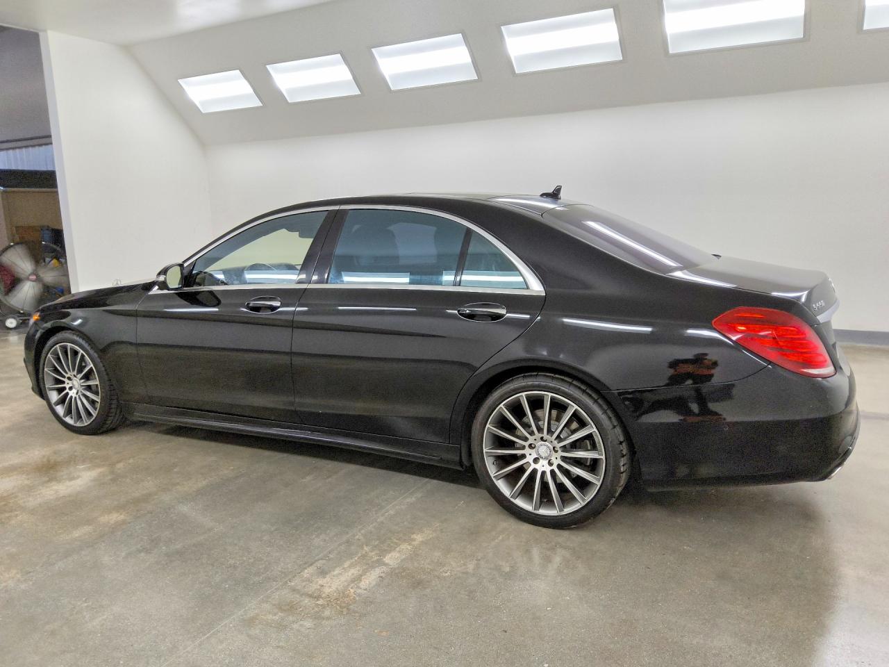 2015 Mercedes-benz S 550 Black vin: WDDUG8CB9FA131011