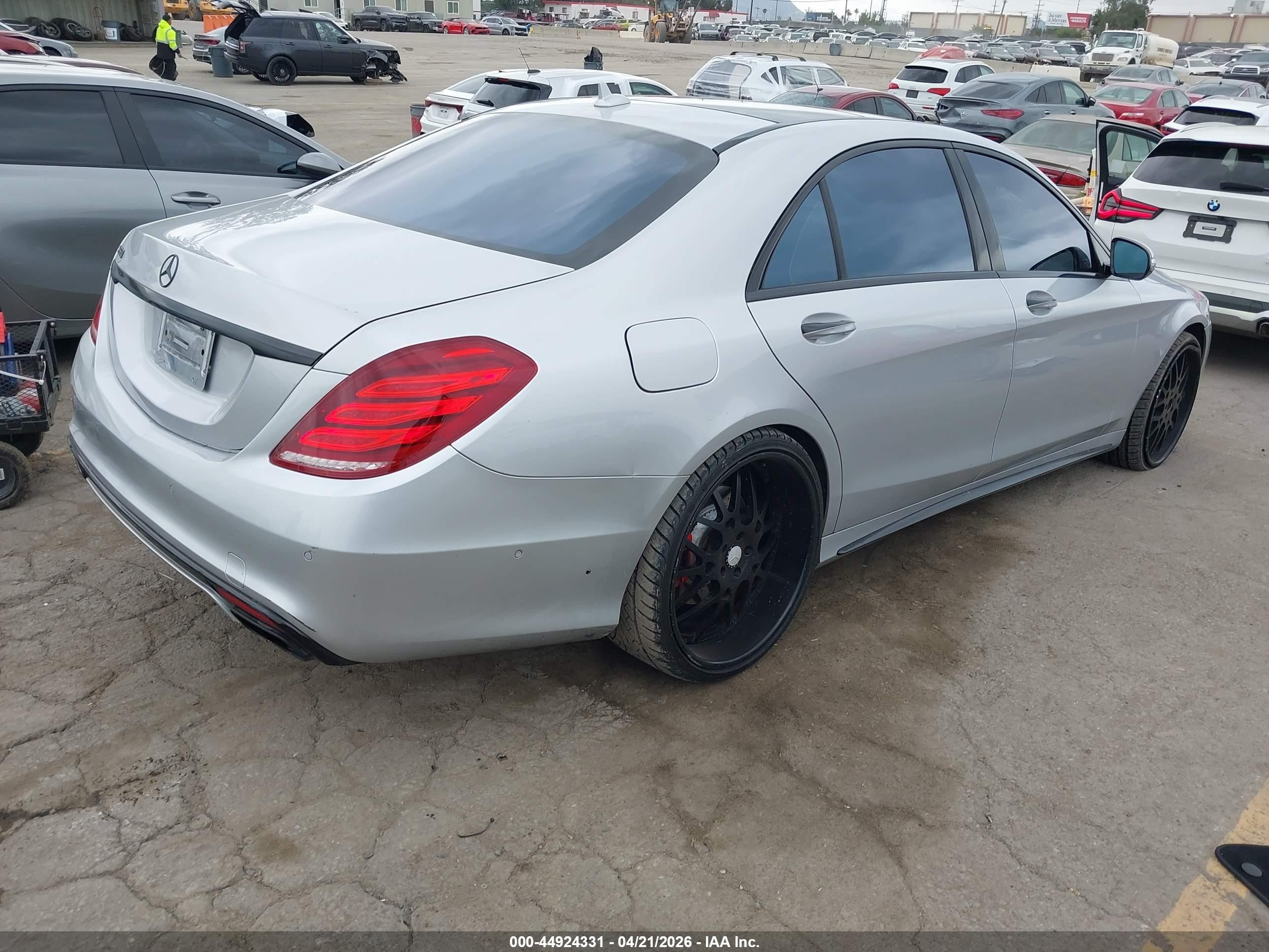 2014 Mercedes-benz S 550   Silver vin: WDDUG8CBXEA009711