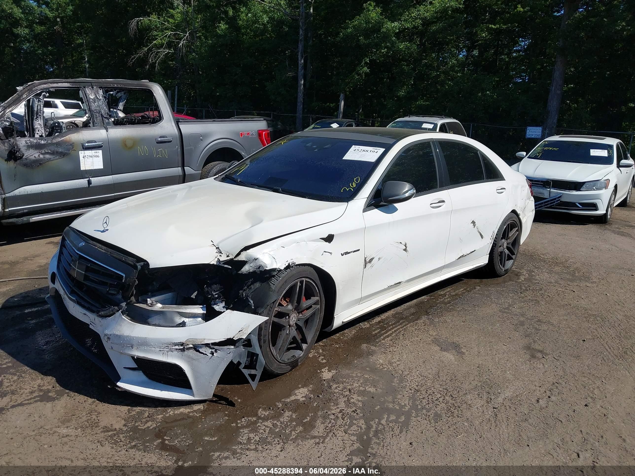 2014 Mercedes-benz S 550   White vin: WDDUG8CBXEA011572