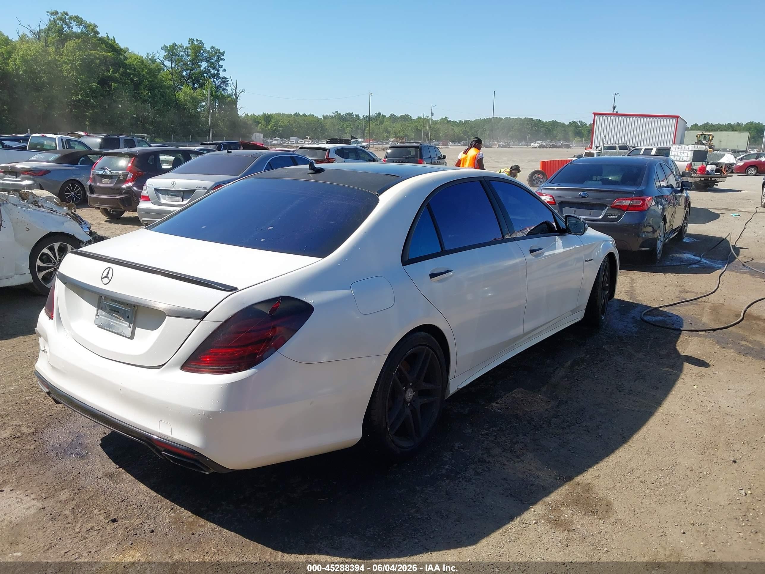 2014 Mercedes-benz S 550   White vin: WDDUG8CBXEA011572