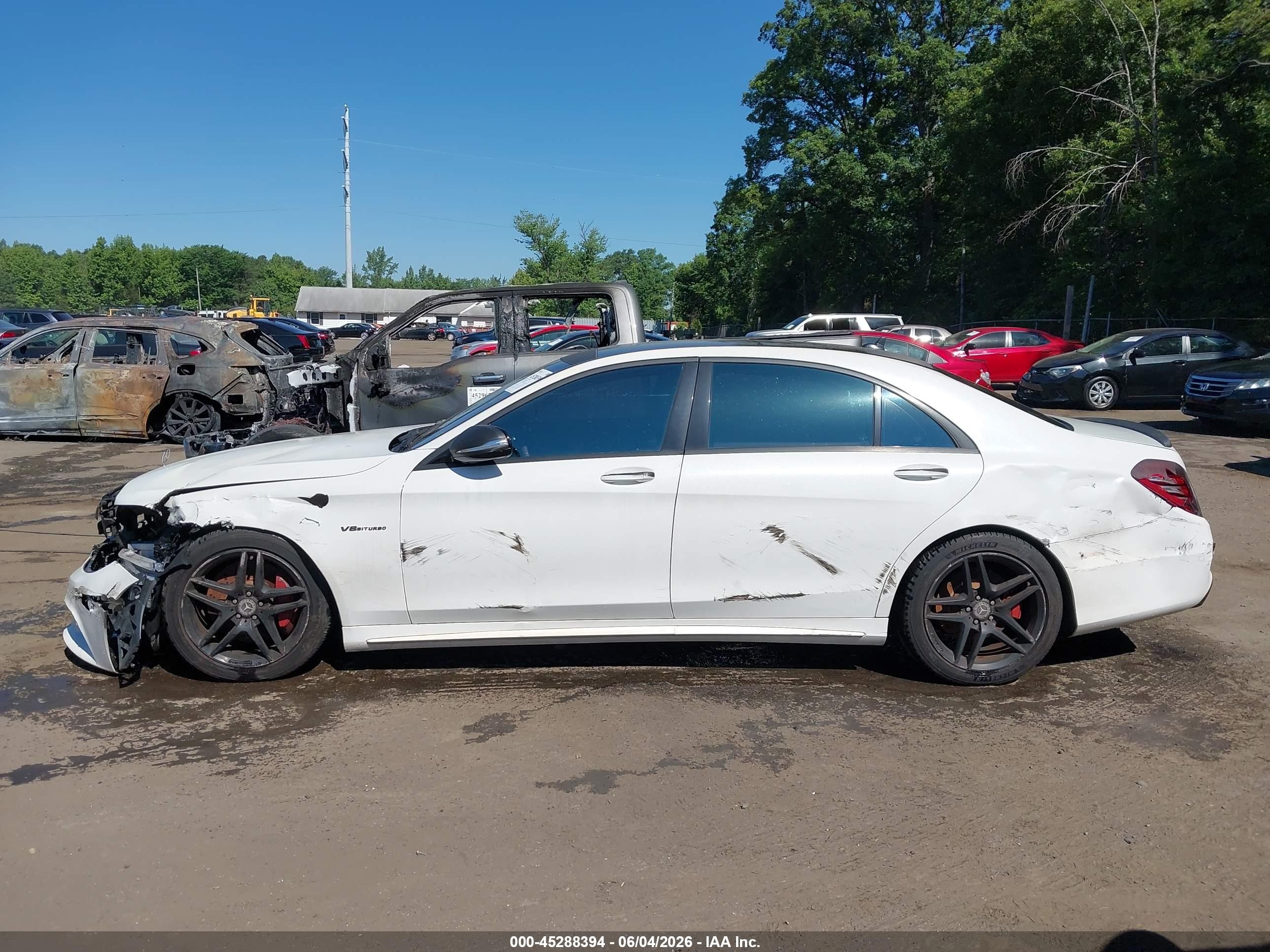 2014 Mercedes-benz S 550   White vin: WDDUG8CBXEA011572