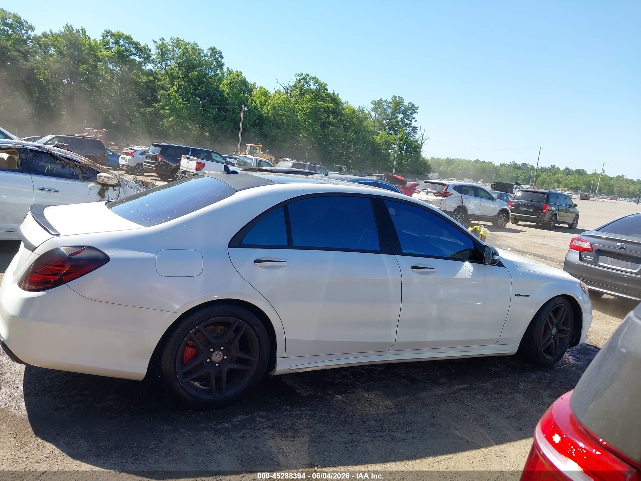 2014 Mercedes-benz S 550   White vin: WDDUG8CBXEA011572