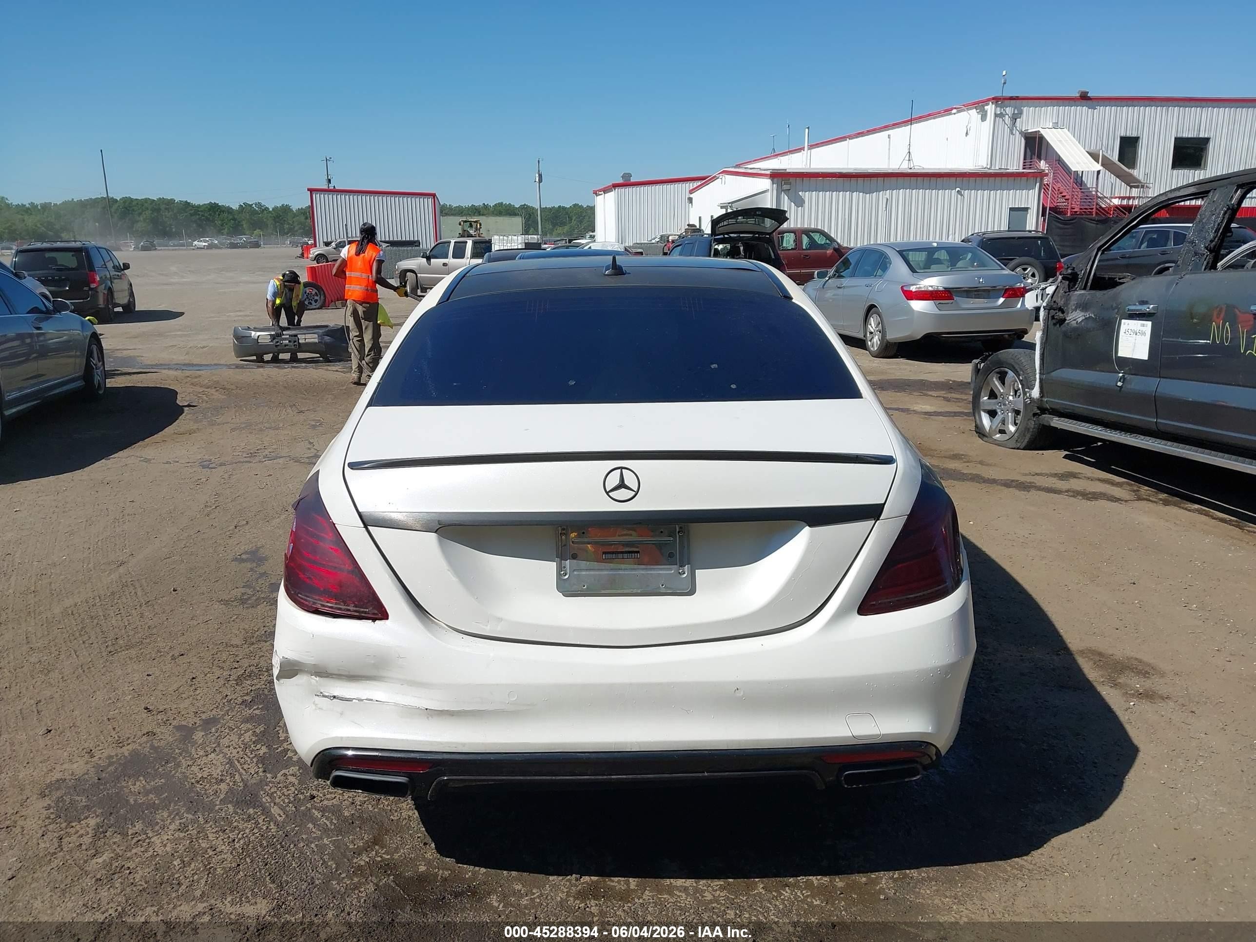 2014 Mercedes-benz S 550   White vin: WDDUG8CBXEA011572