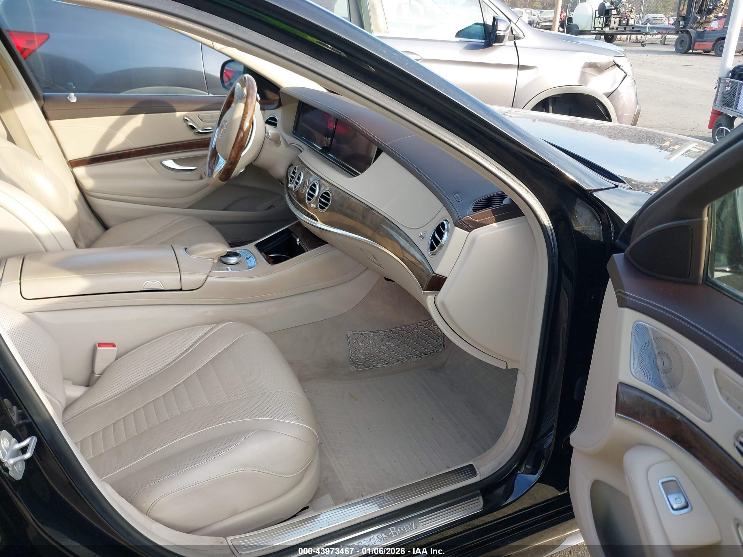 2014 Mercedes-benz S 550   Black vin: WDDUG8CBXEA013998