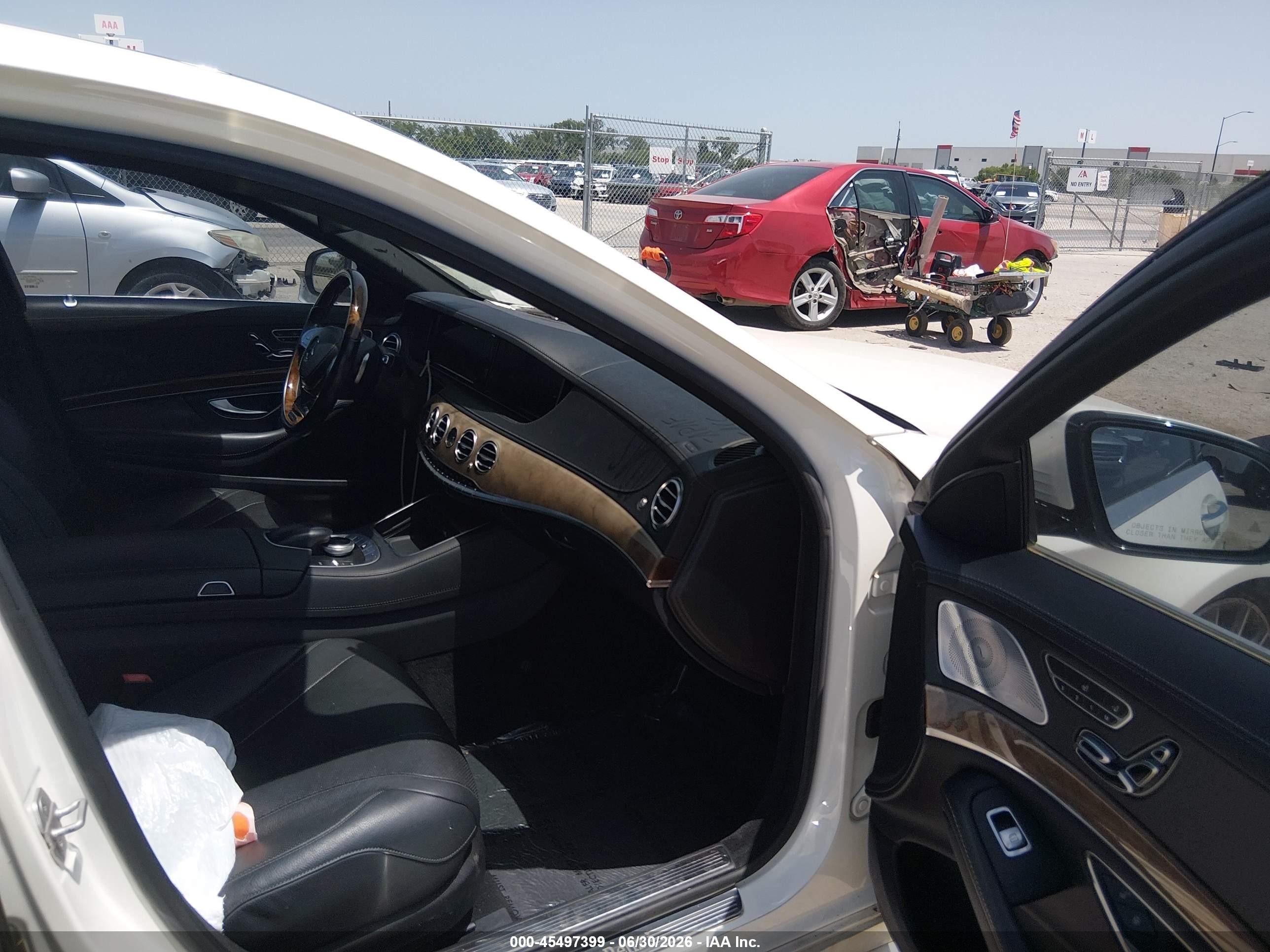 2014 Mercedes-benz S 550   White vin: WDDUG8CBXEA029506