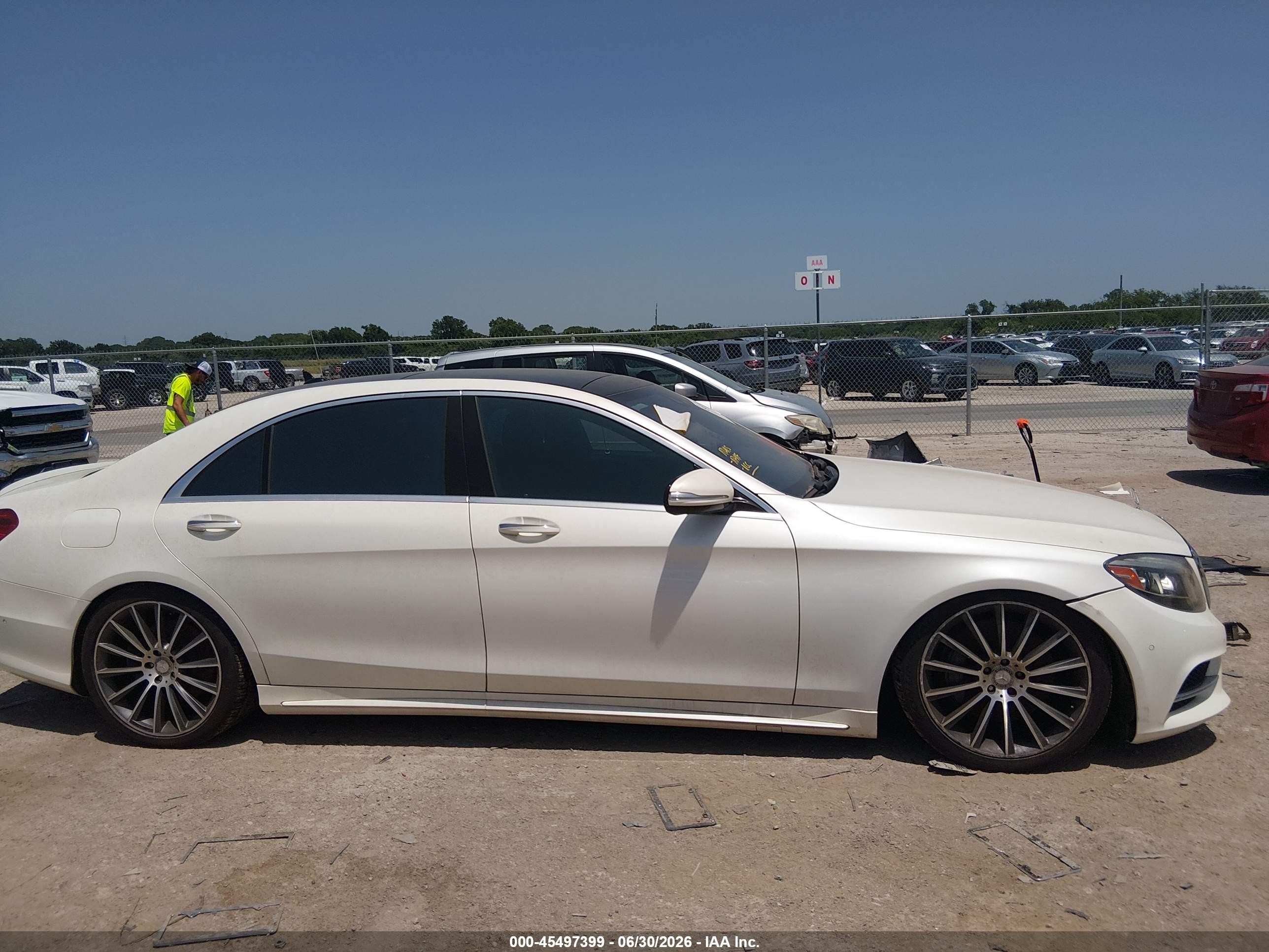 2014 Mercedes-benz S 550   White vin: WDDUG8CBXEA029506