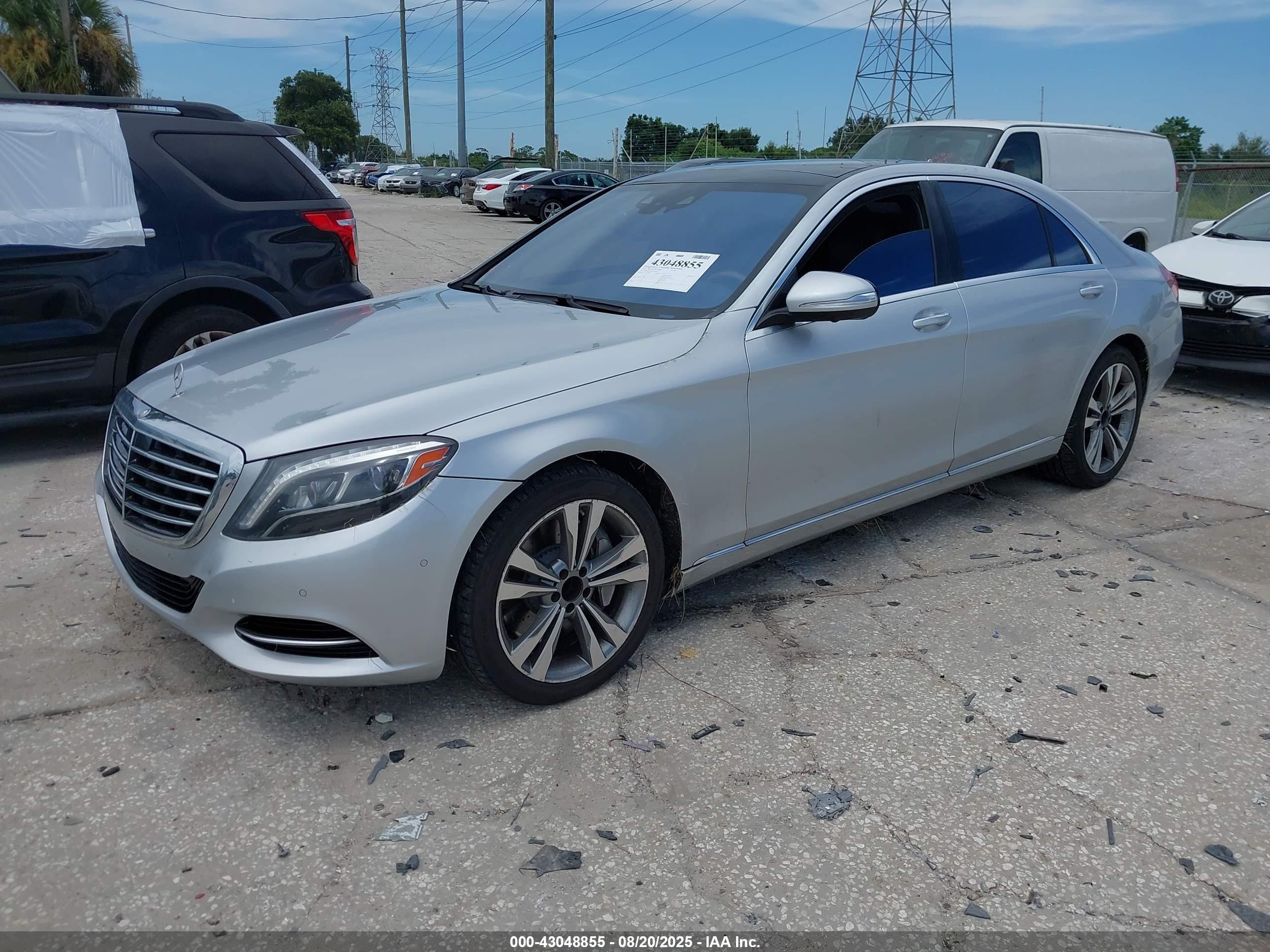 2014 Mercedes-benz S 550   Серебряный vin: WDDUG8CBXEA037623