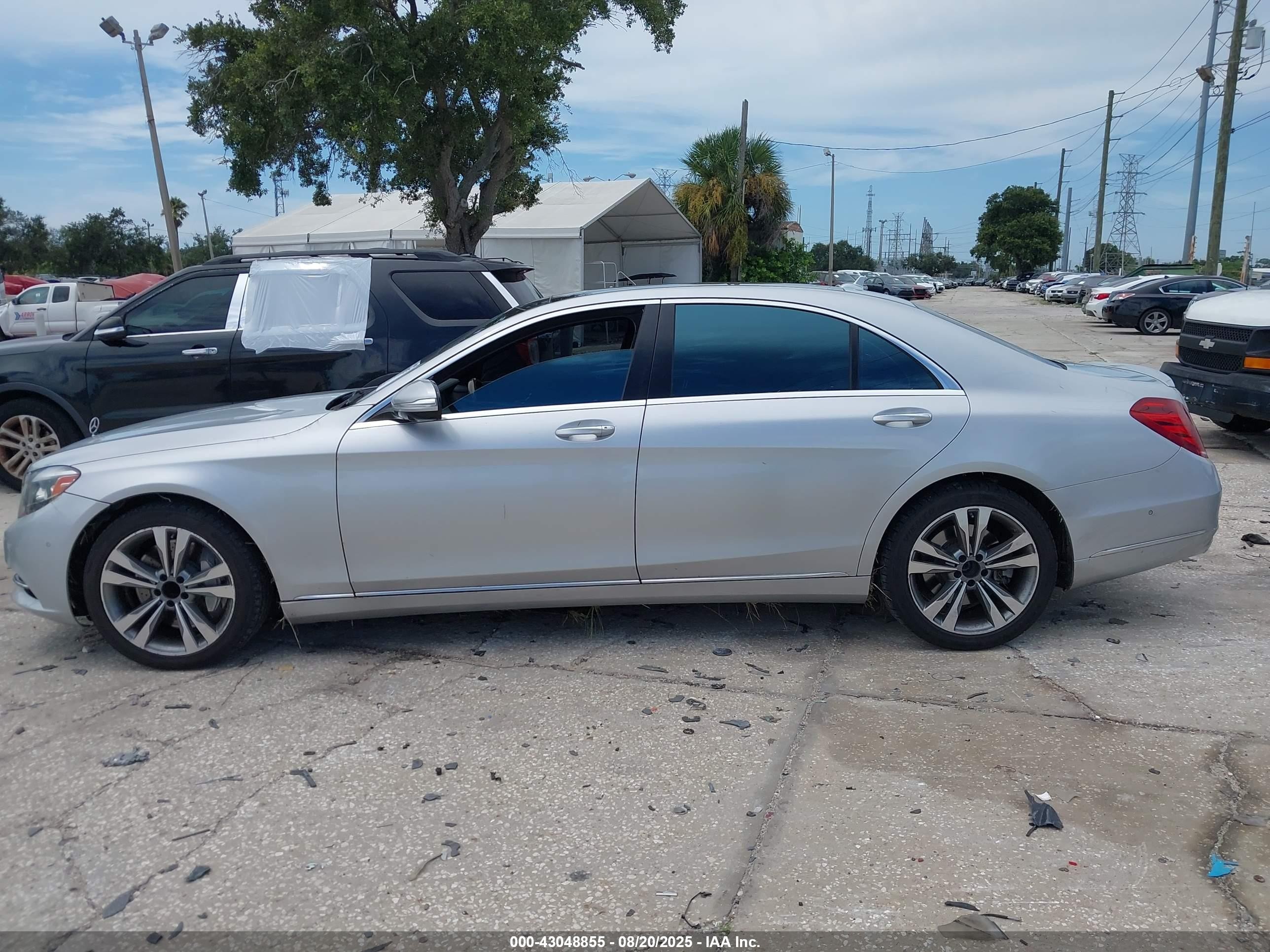 2014 Mercedes-benz S 550   Серебряный vin: WDDUG8CBXEA037623