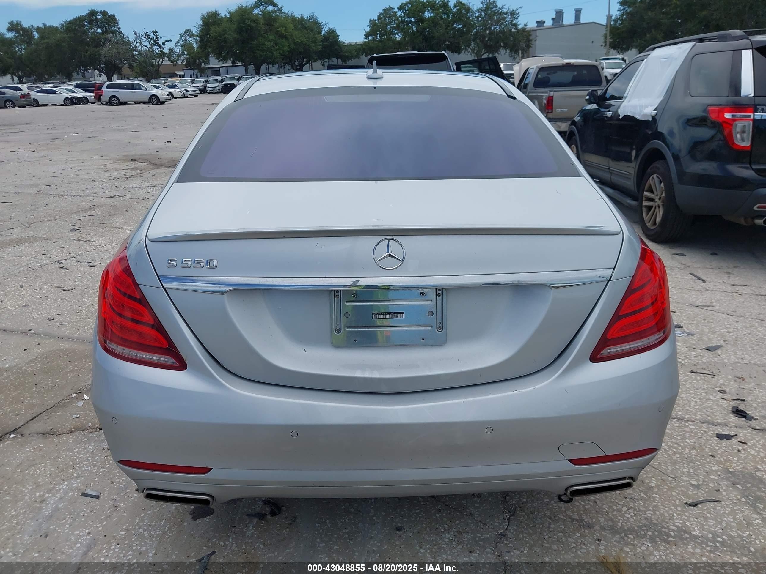 2014 Mercedes-benz S 550   Серебряный vin: WDDUG8CBXEA037623