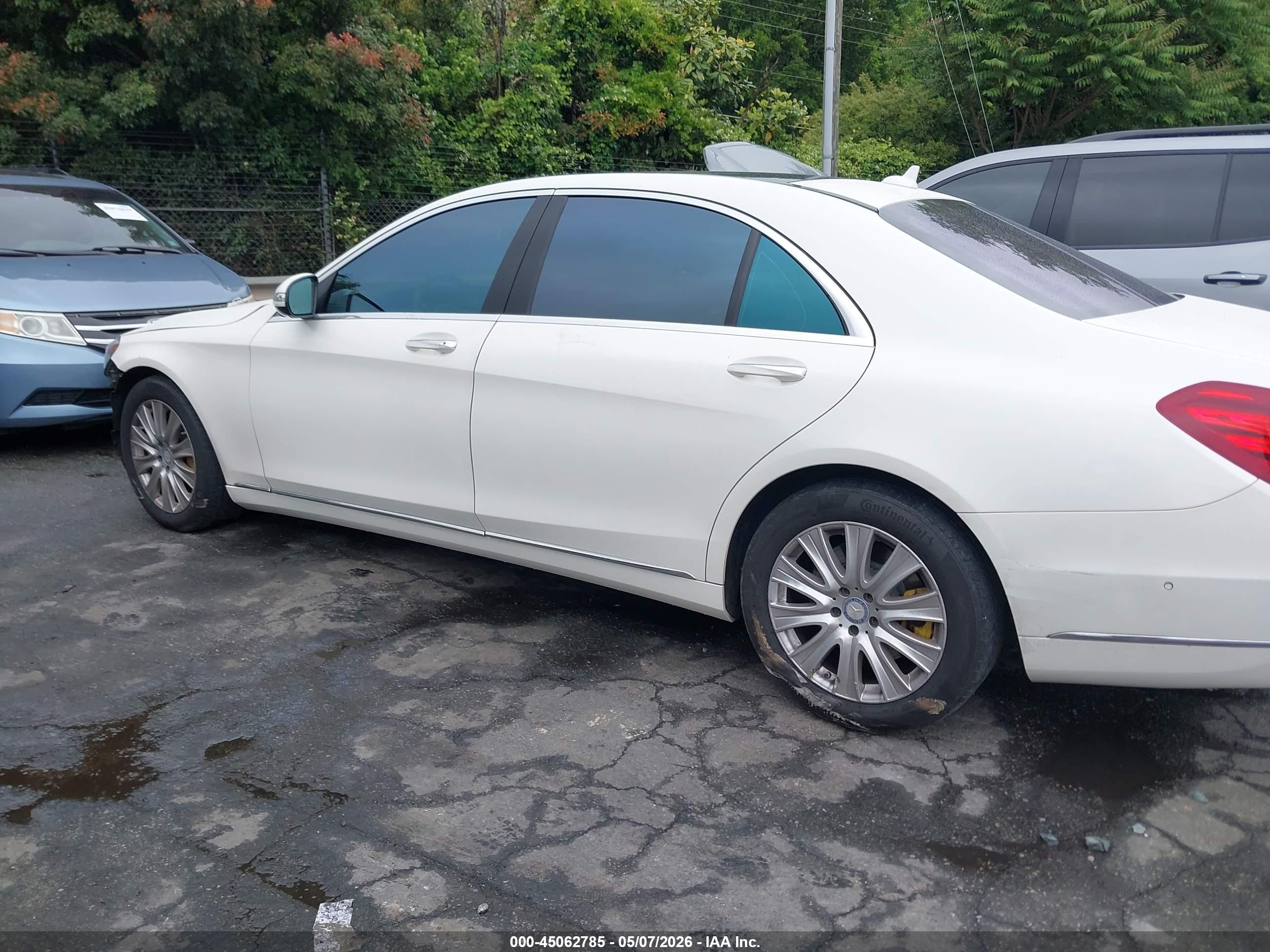 2014 Mercedes-benz S 550   White vin: WDDUG8CBXEA049285