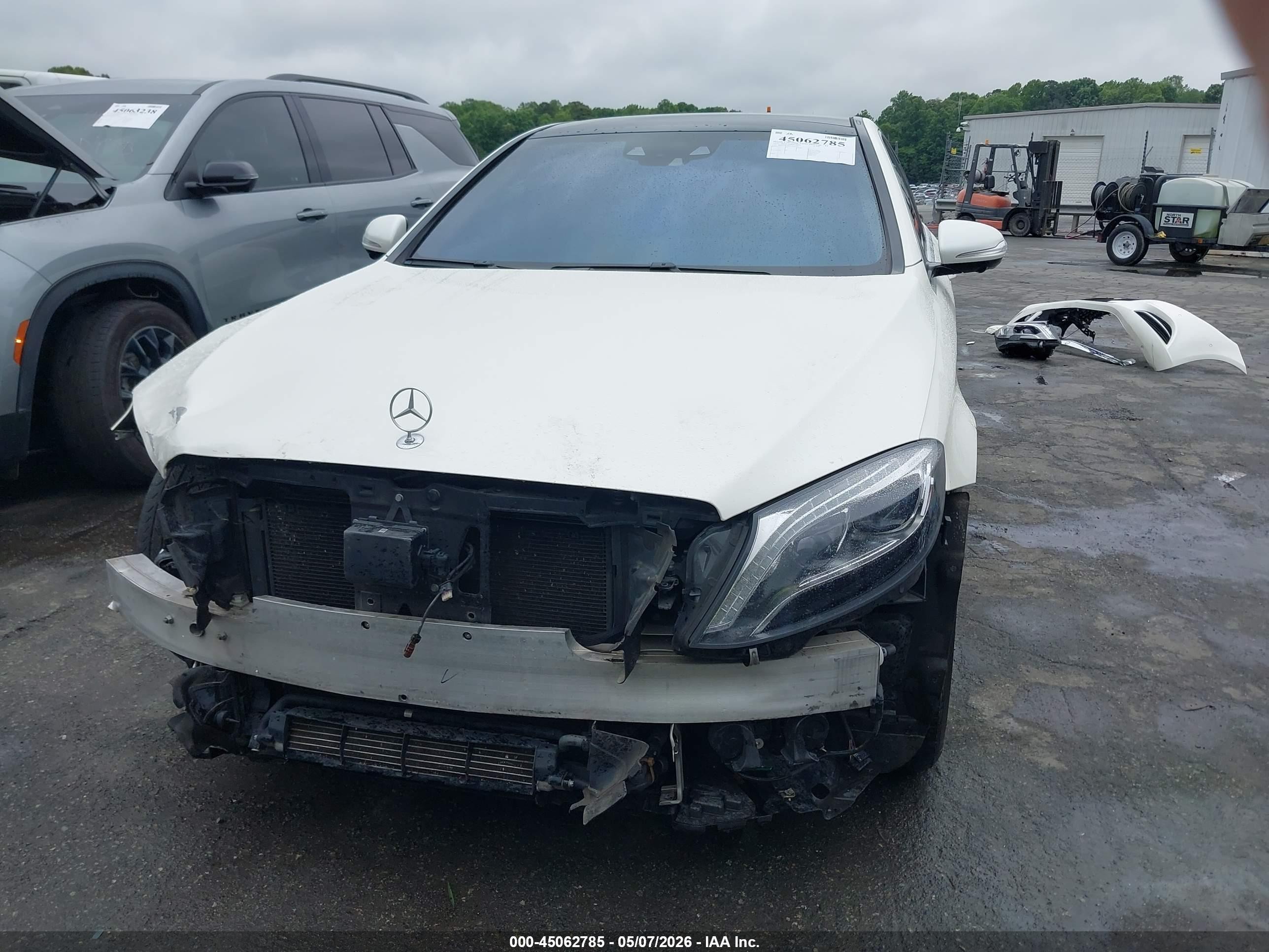 2014 Mercedes-benz S 550   White vin: WDDUG8CBXEA049285