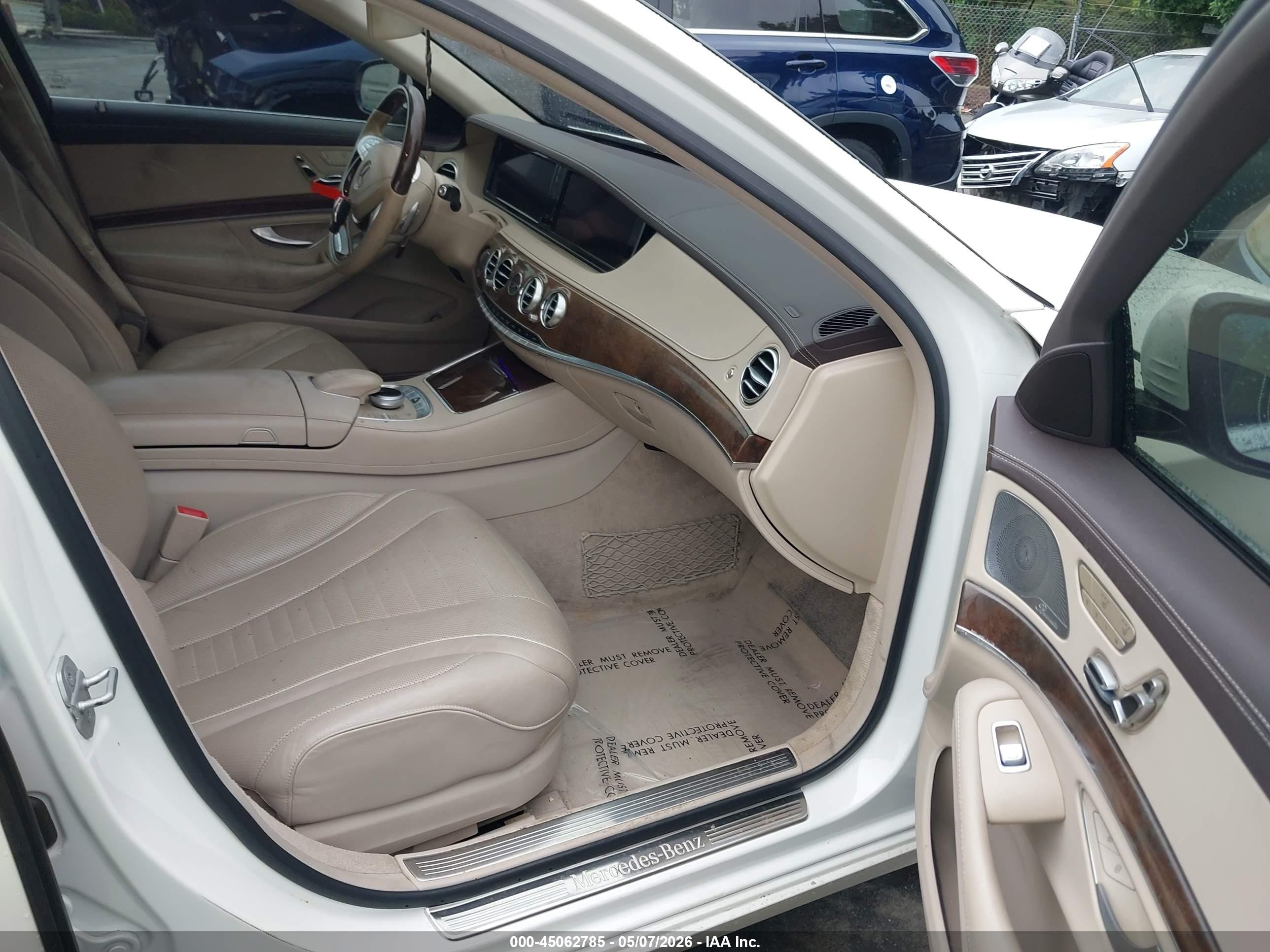 2014 Mercedes-benz S 550   White vin: WDDUG8CBXEA049285