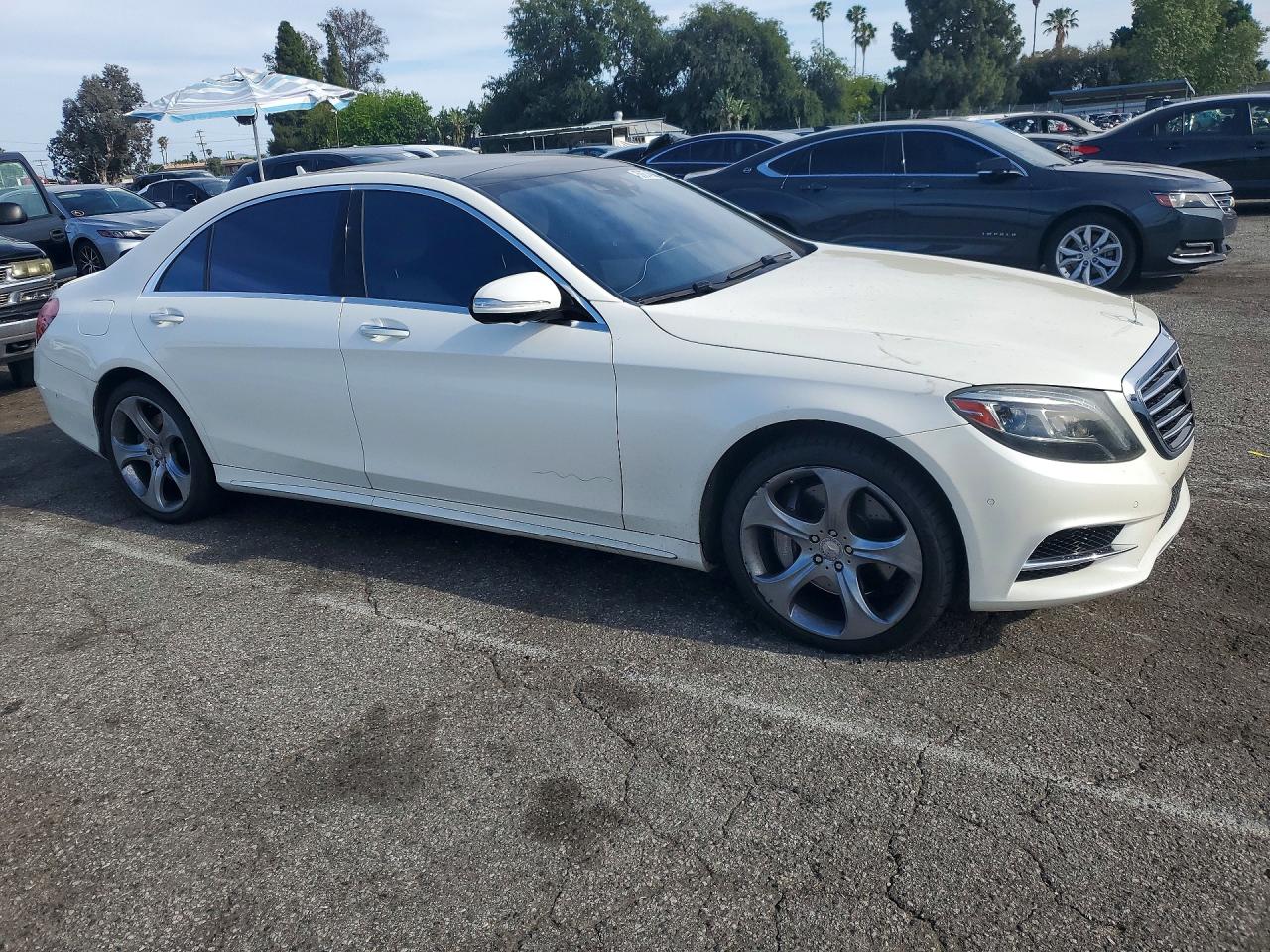 2015 Mercedes-benz S 550 Белый vin: WDDUG8CBXFA134998