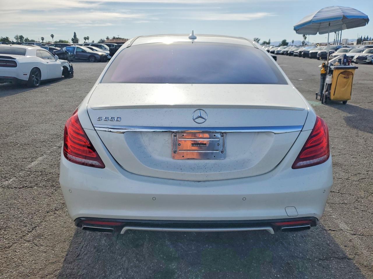 2015 Mercedes-benz S 550 Белый vin: WDDUG8CBXFA134998
