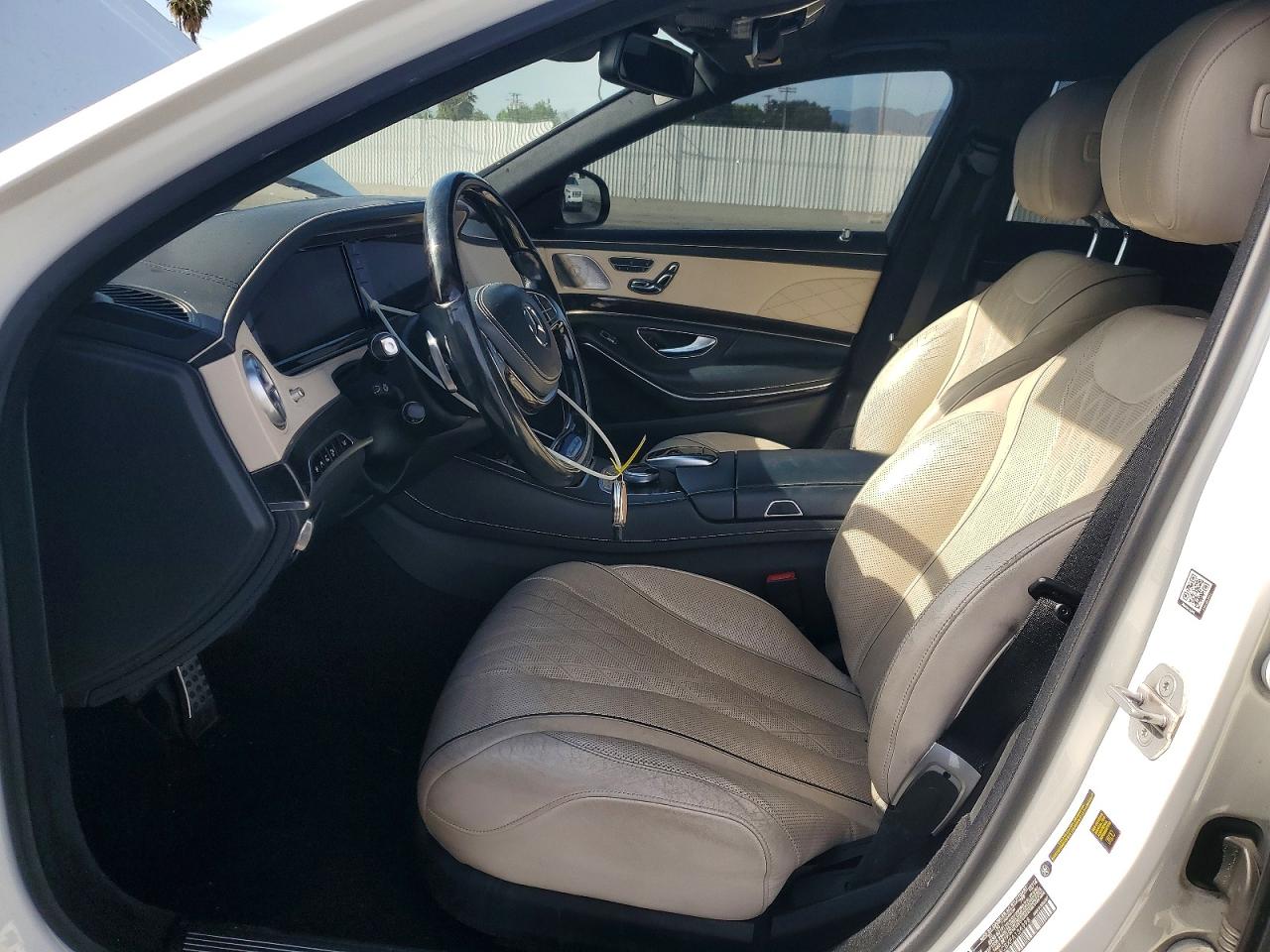 2015 Mercedes-benz S 550 Белый vin: WDDUG8CBXFA134998