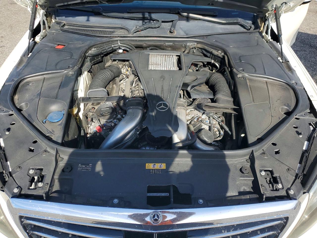 2015 Mercedes-benz S 550 Белый vin: WDDUG8CBXFA134998