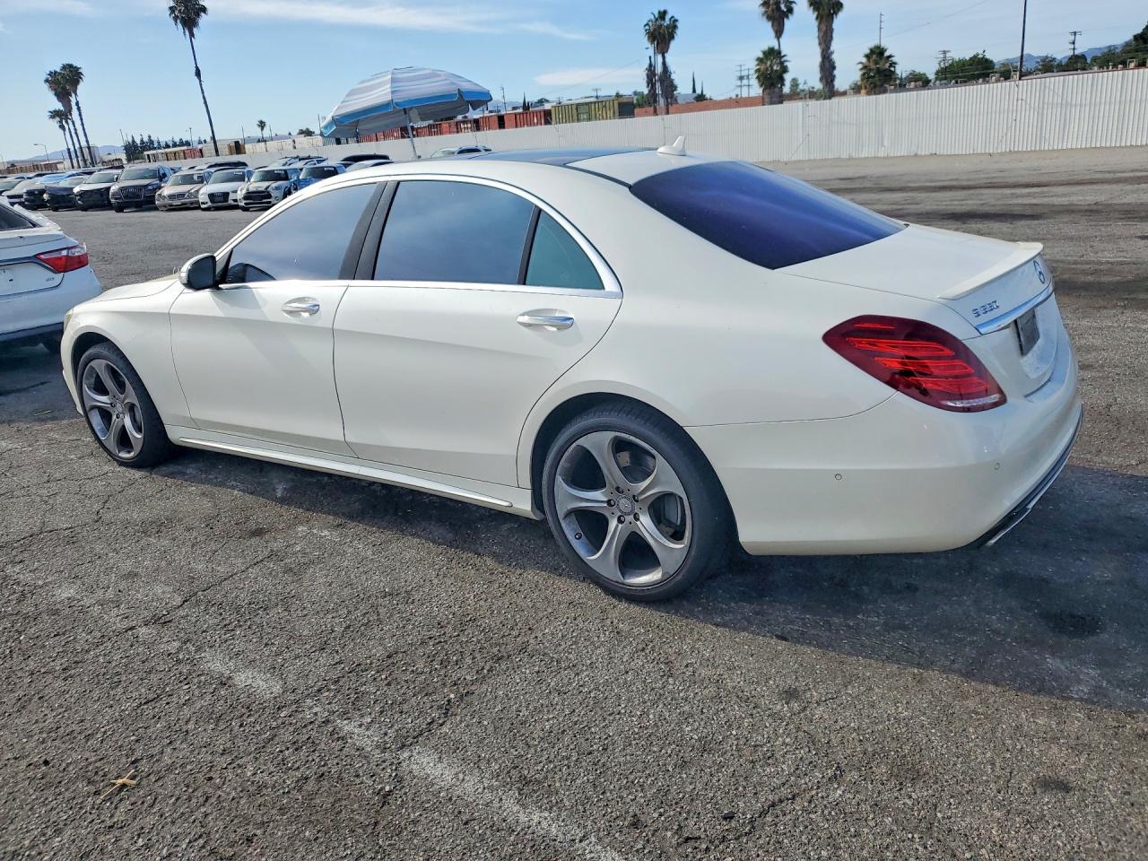 2015 Mercedes-benz S 550 Белый vin: WDDUG8CBXFA134998