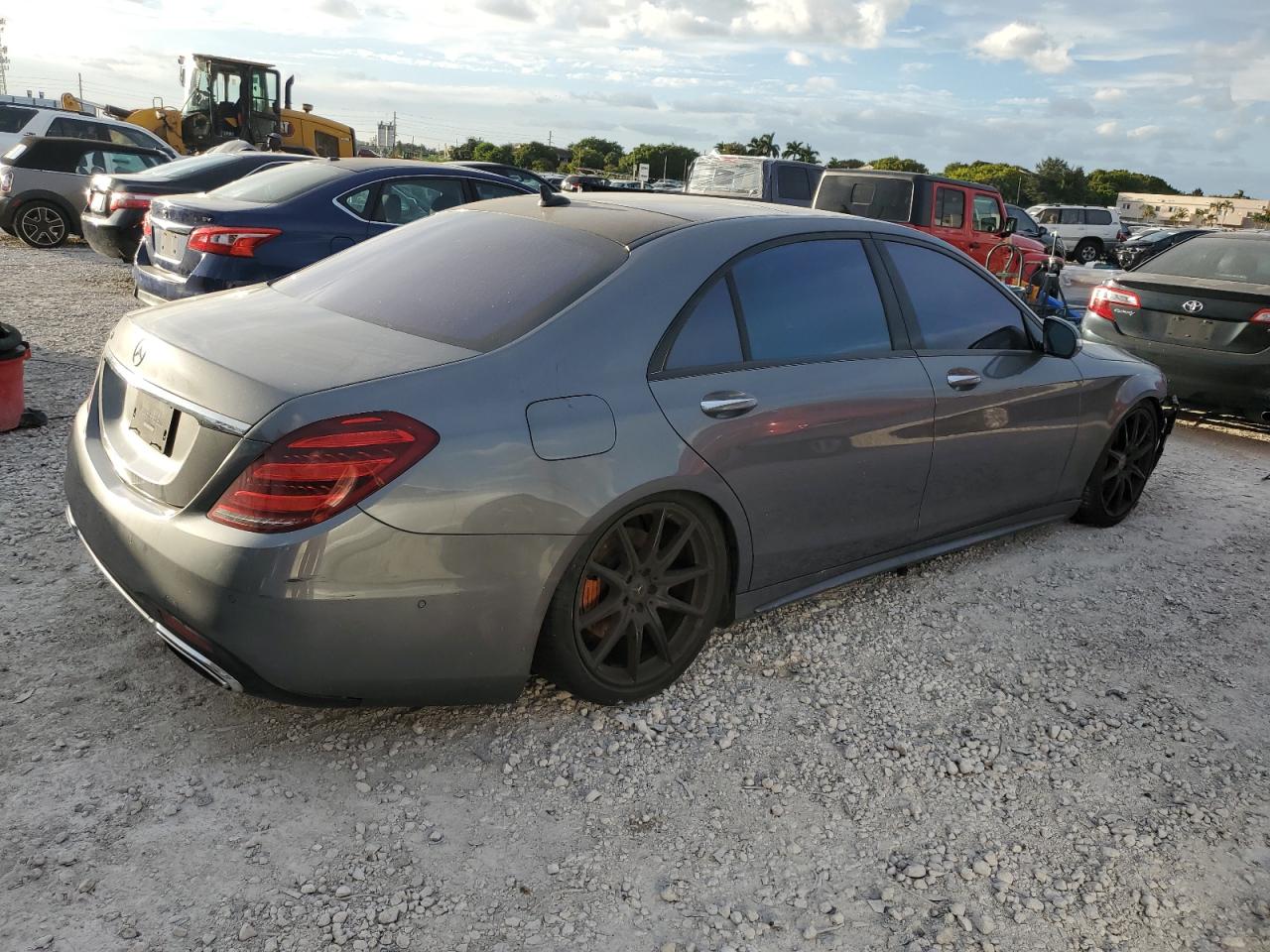 2018 Mercedes-benz S 560 Gray vin: WDDUG8DB6JA369020
