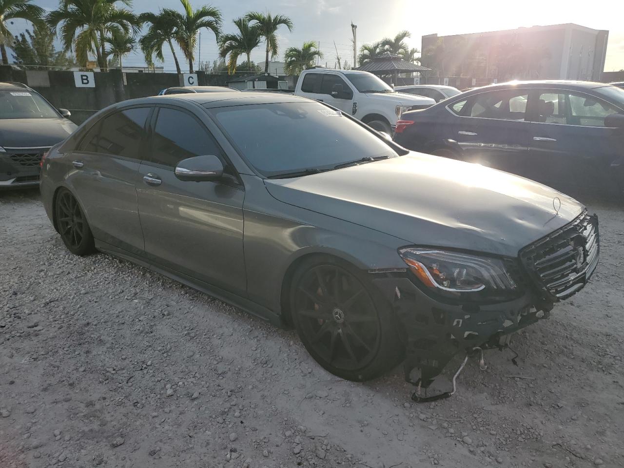 2018 Mercedes-benz S 560 Gray vin: WDDUG8DB6JA369020