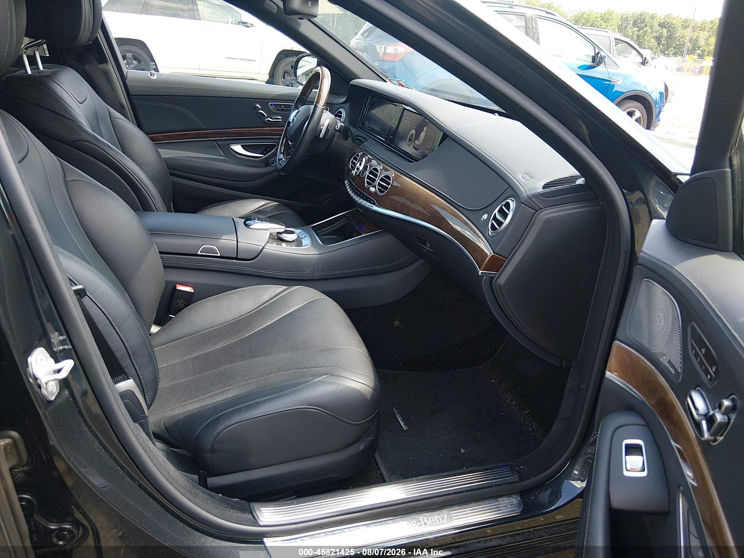 2015 Mercedes-benz S 550 4matic Черный vin: WDDUG8FB1FA125439