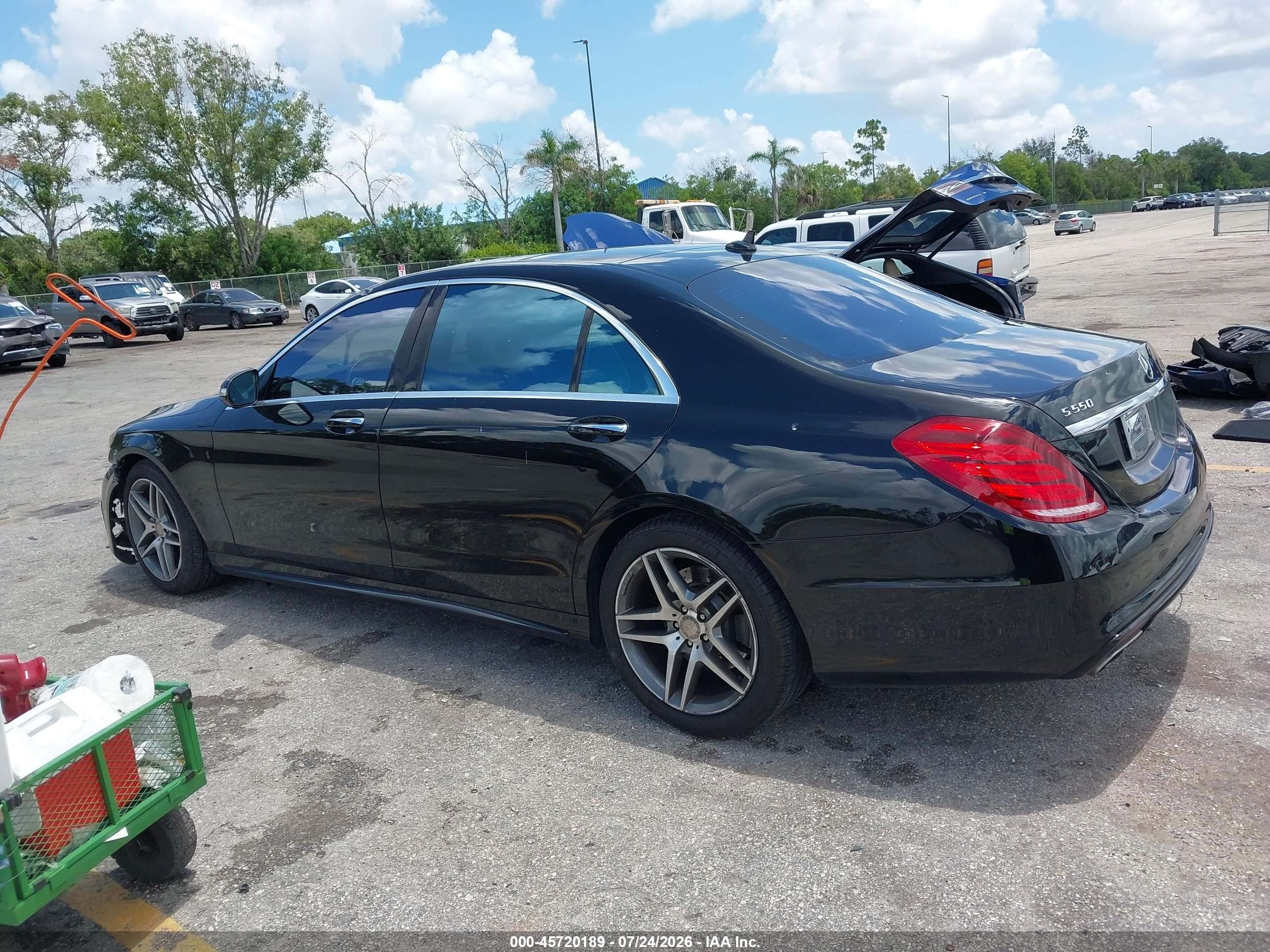 2015 Mercedes-benz S 550 4matic Черный vin: WDDUG8FB3FA117262