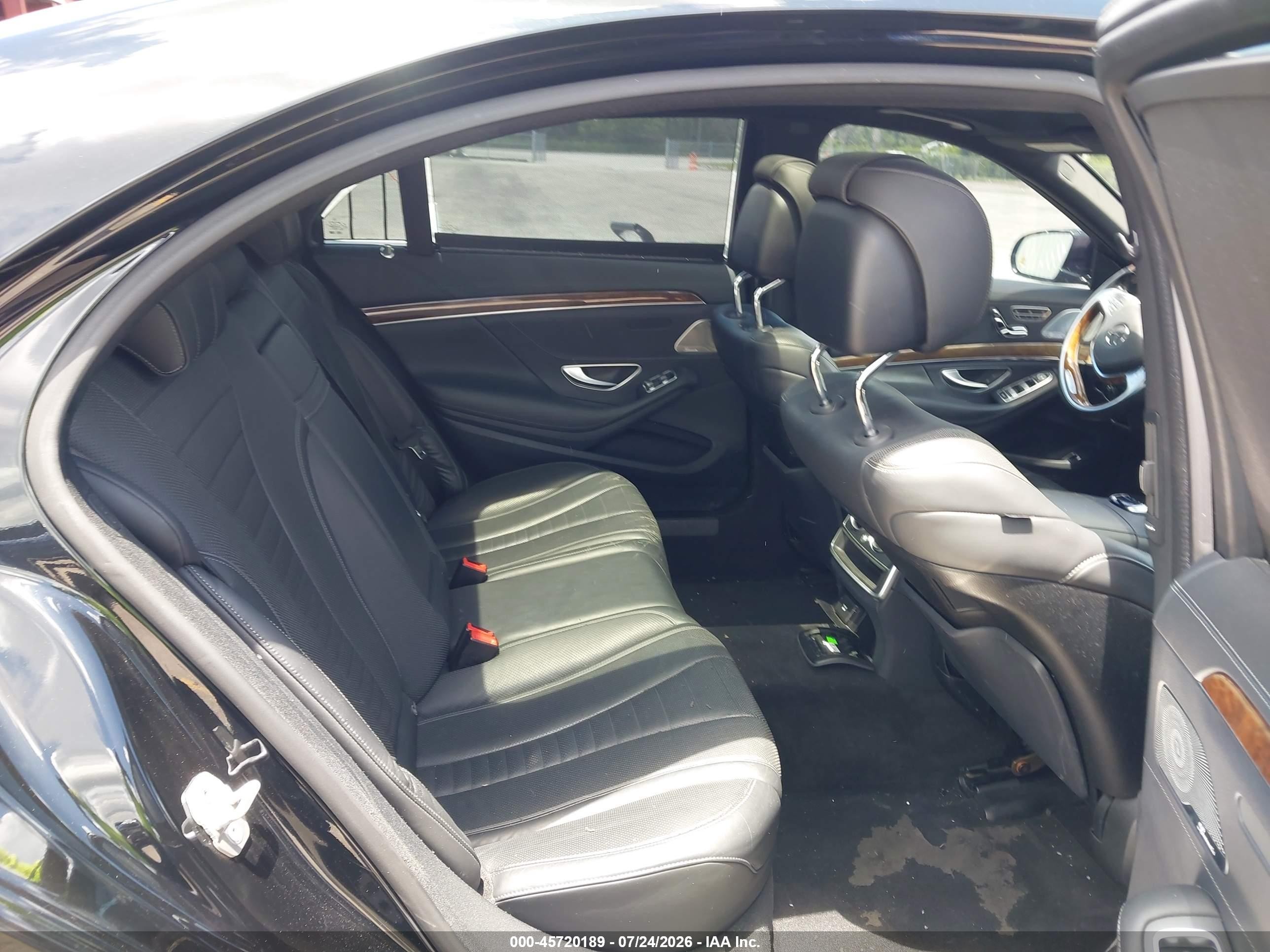 2015 Mercedes-benz S 550 4matic Черный vin: WDDUG8FB3FA117262