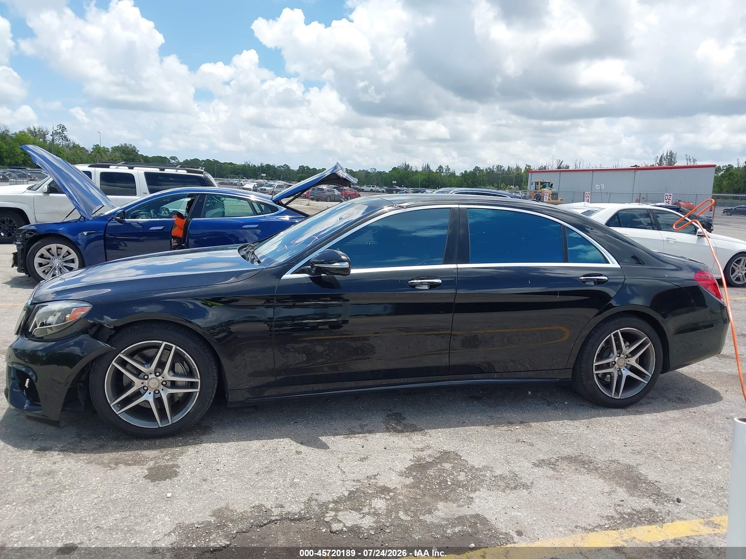 2015 Mercedes-benz S 550 4matic Черный vin: WDDUG8FB3FA117262