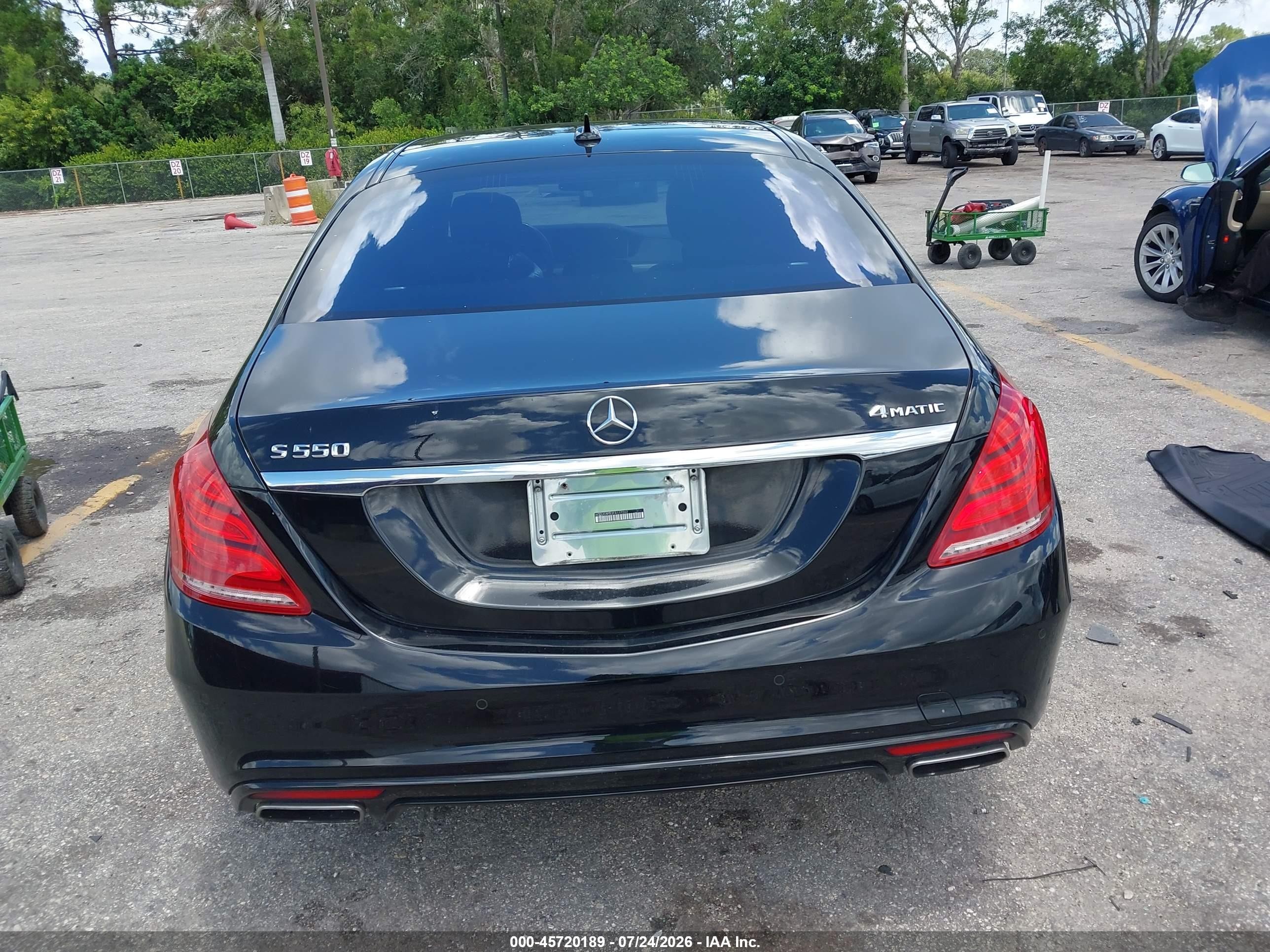 2015 Mercedes-benz S 550 4matic Черный vin: WDDUG8FB3FA117262