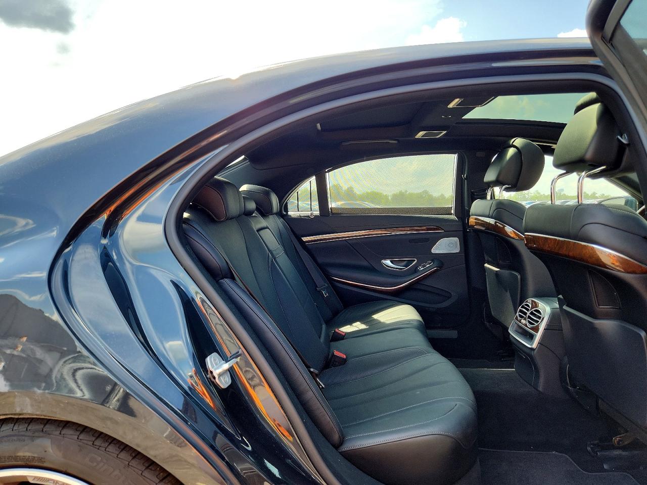 2015 Mercedes-benz S 550 4matic Черный vin: WDDUG8FB4FA176241