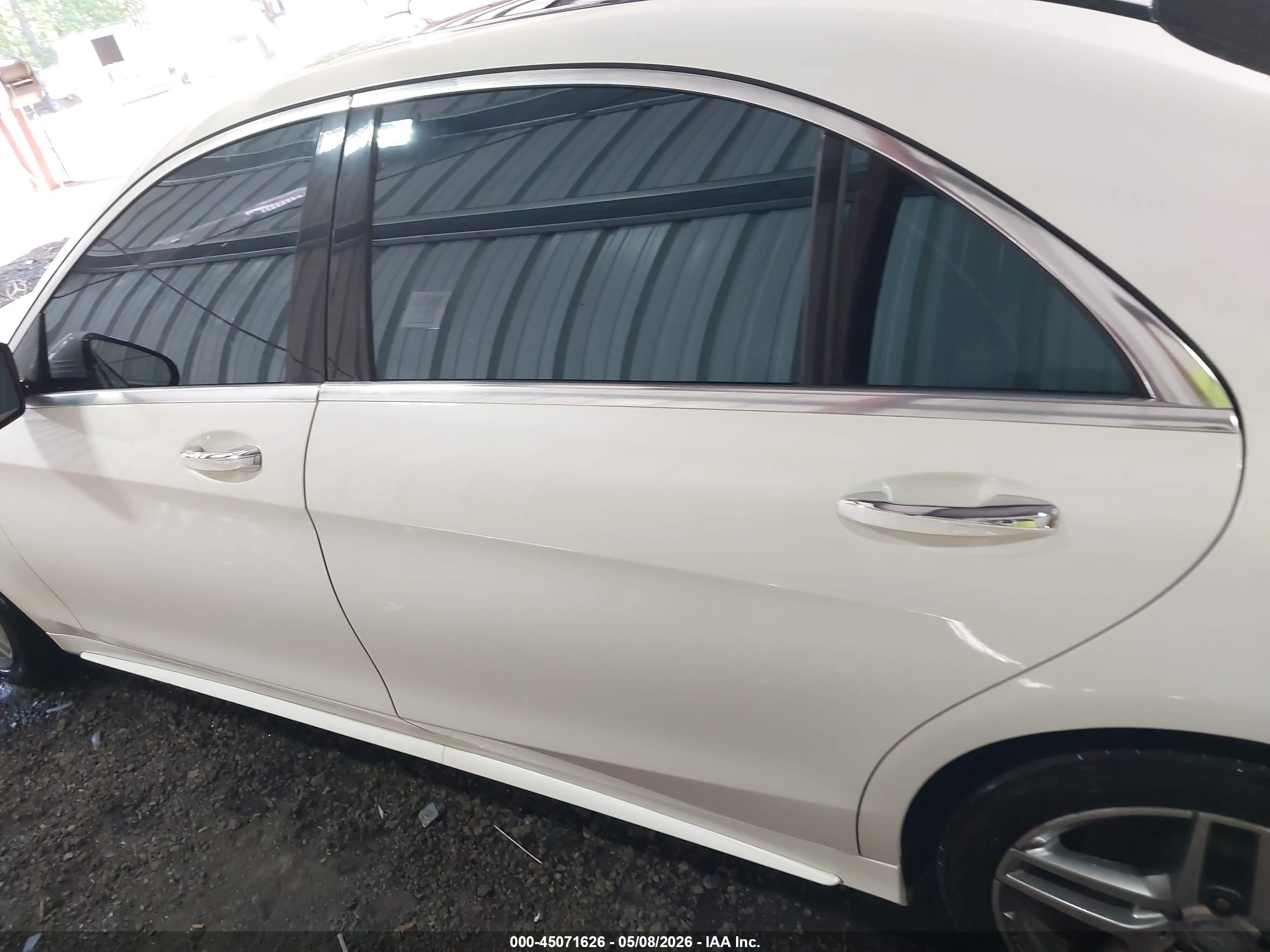 2015 Mercedes-benz S 550 4matic Белый vin: WDDUG8FB7FA184785