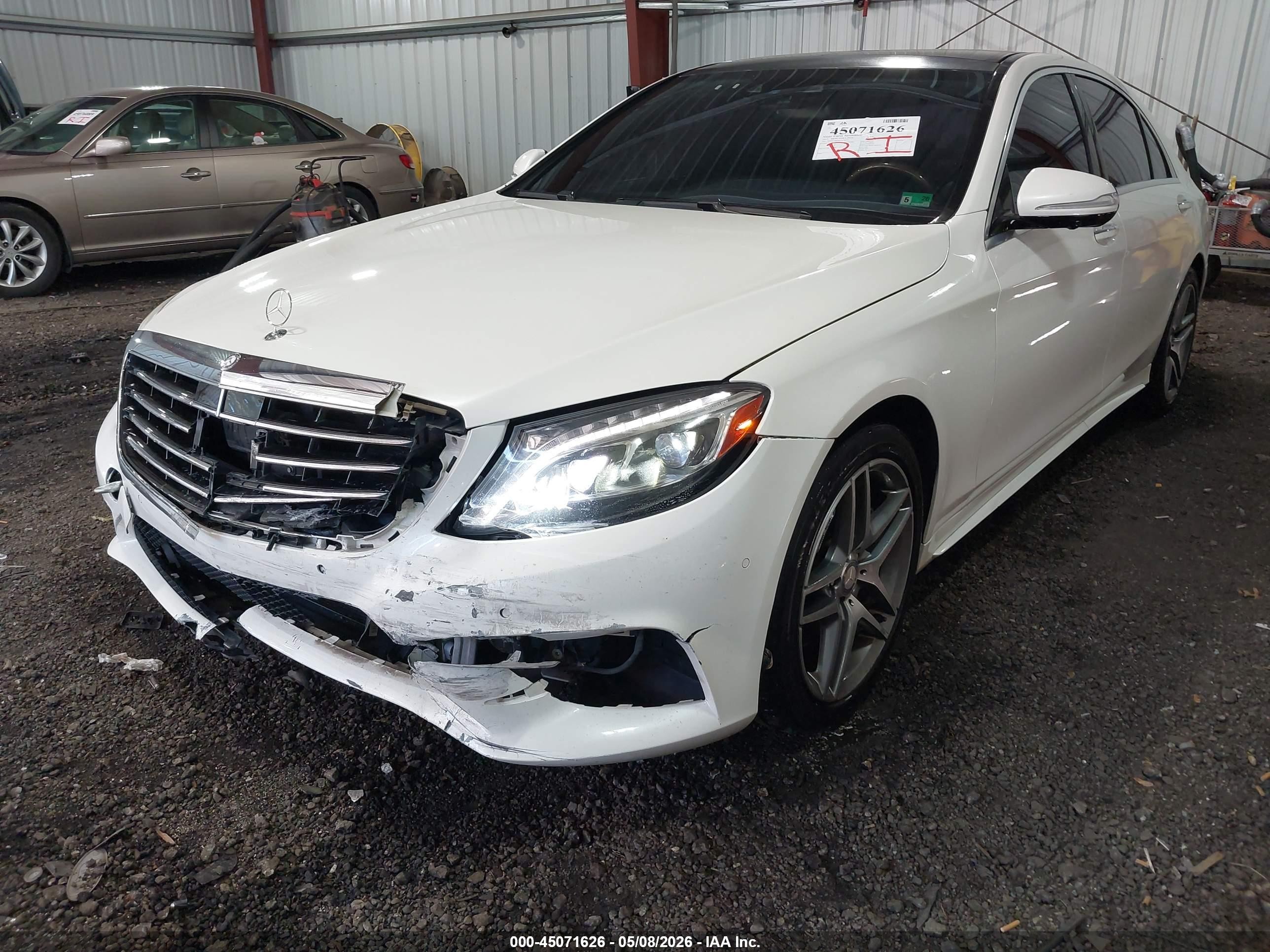 2015 Mercedes-benz S 550 4matic Белый vin: WDDUG8FB7FA184785