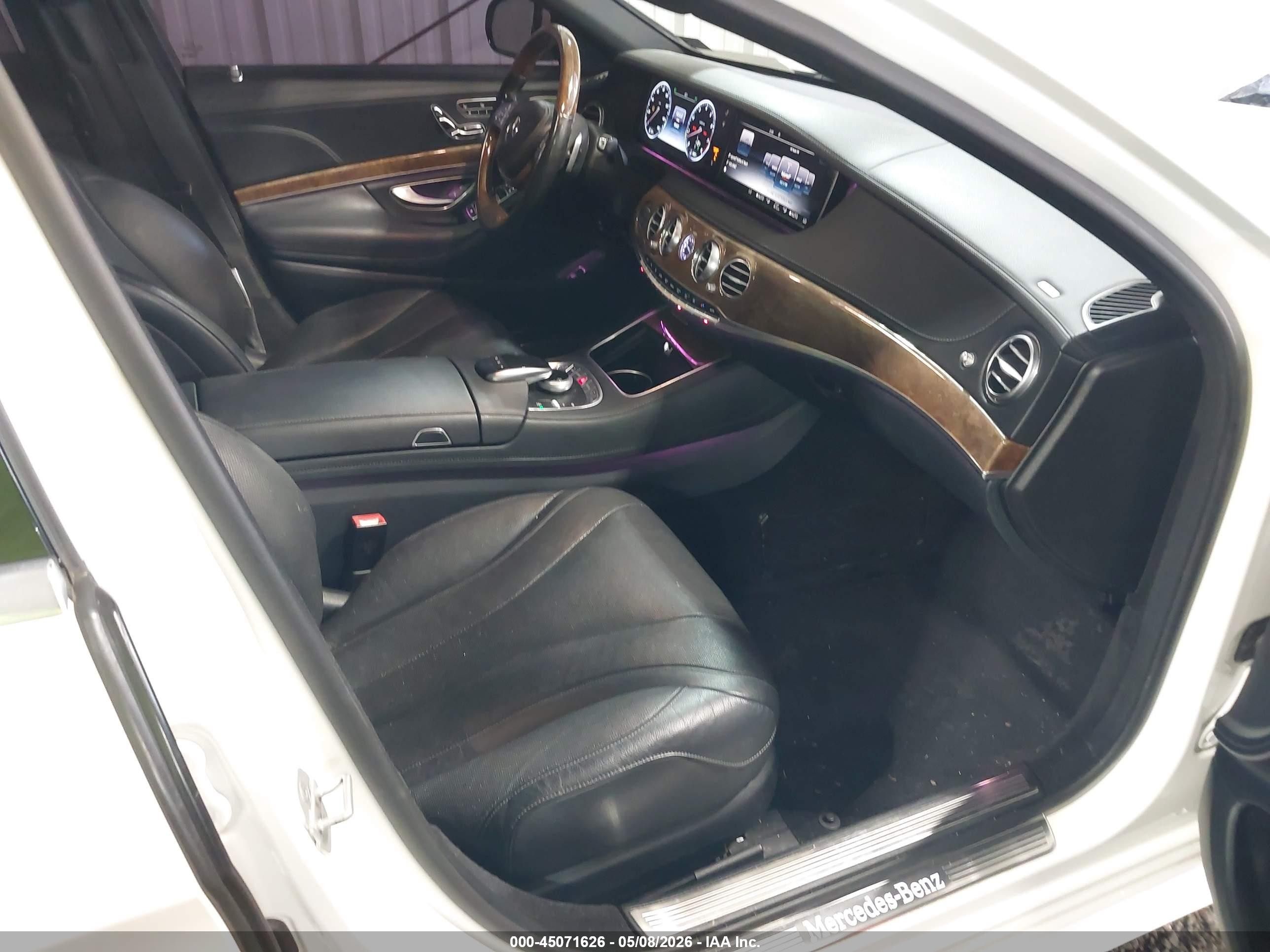 2015 Mercedes-benz S 550 4matic Белый vin: WDDUG8FB7FA184785