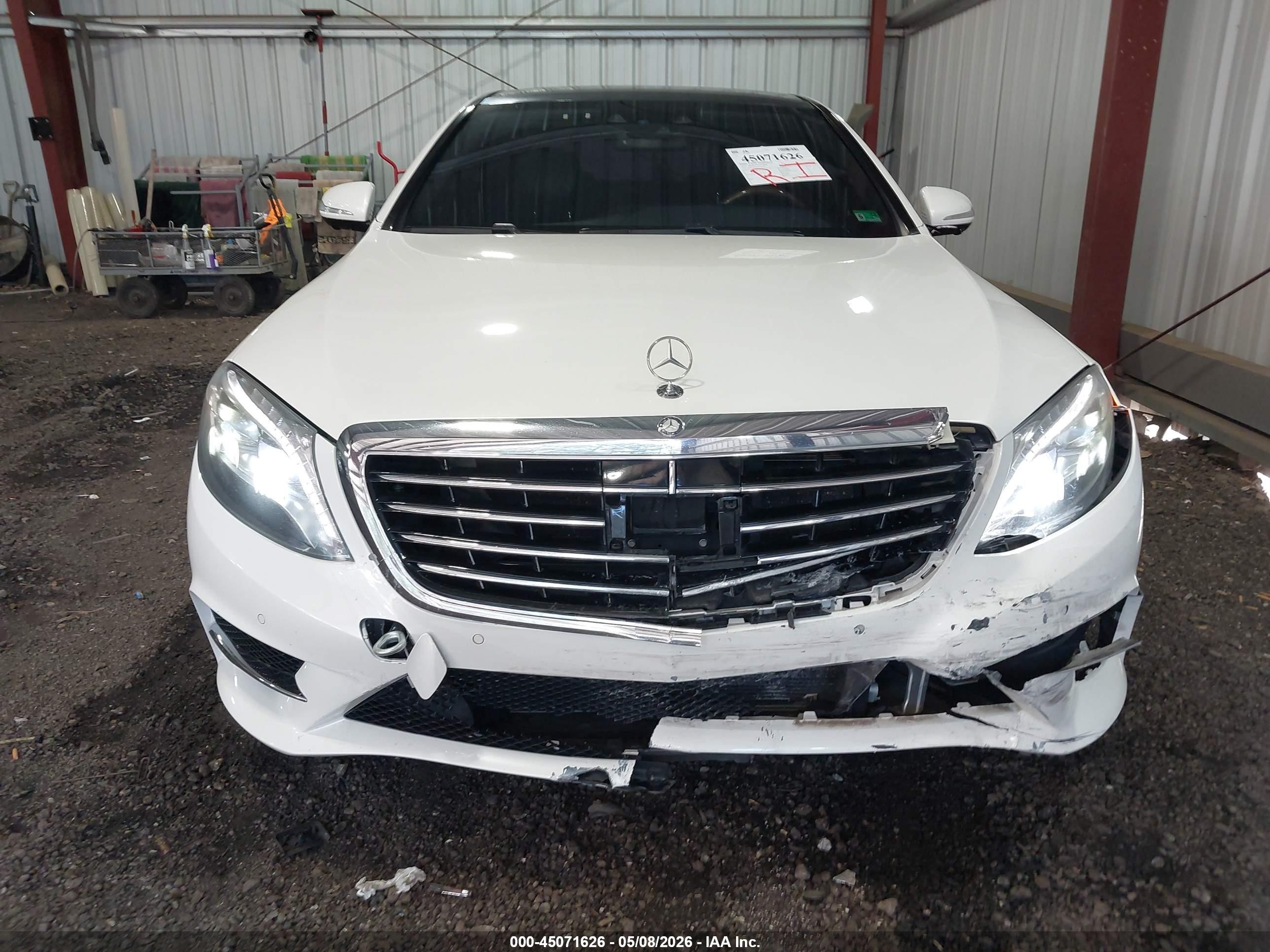2015 Mercedes-benz S 550 4matic Белый vin: WDDUG8FB7FA184785
