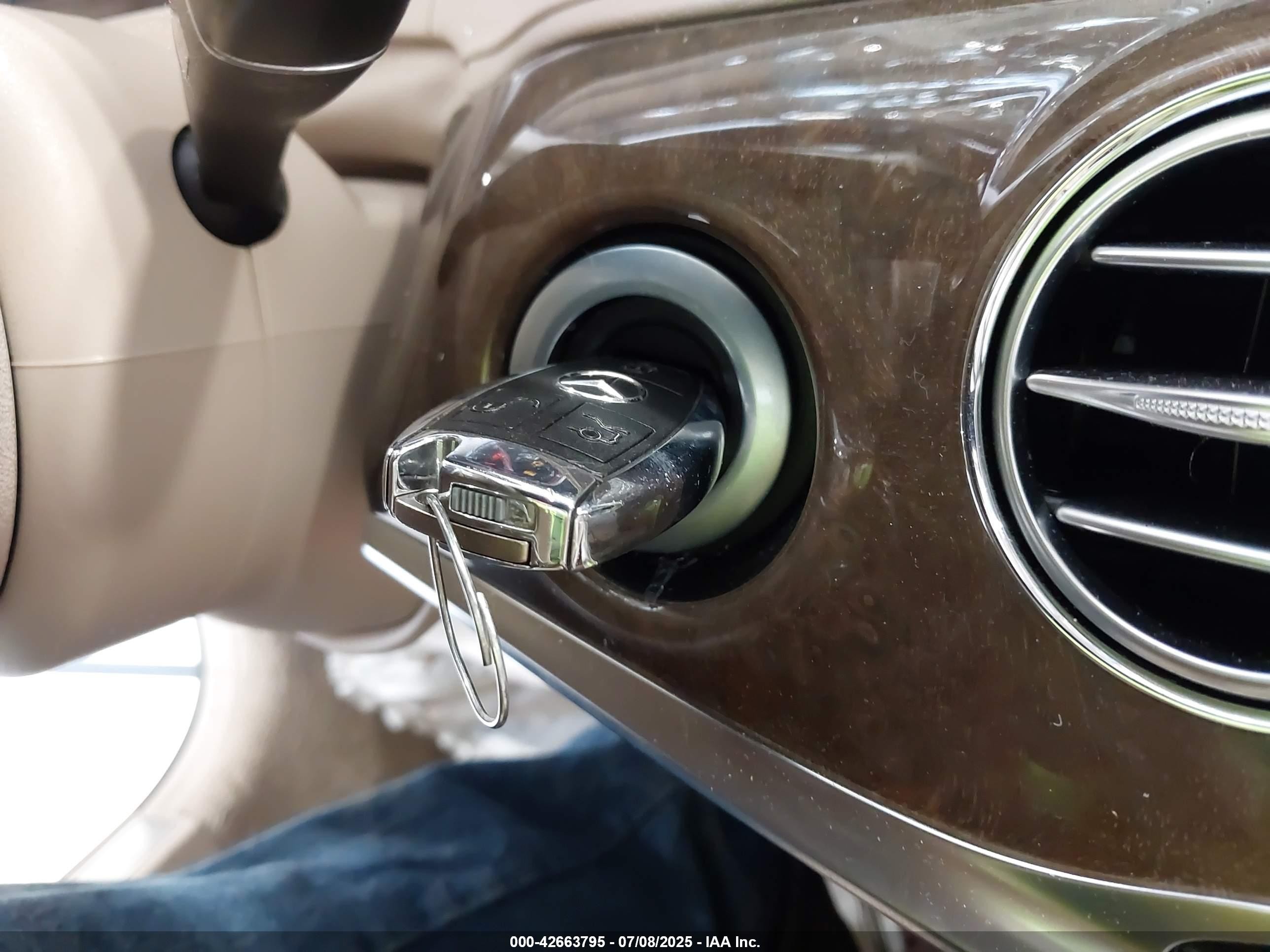 2014 Mercedes-benz S 550 4matic Белый vin: WDDUG8FB8EA068235