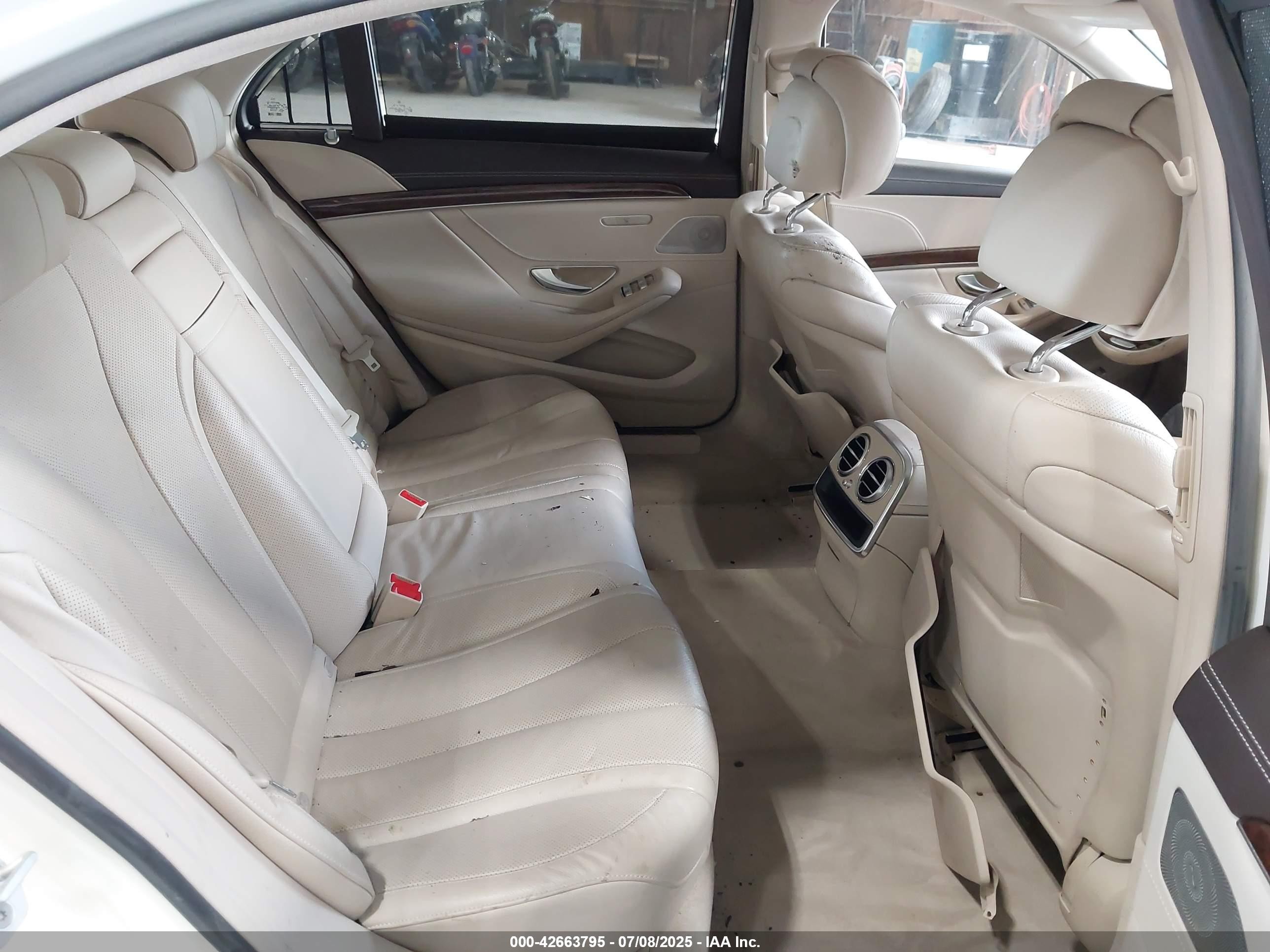 2014 Mercedes-benz S 550 4matic Белый vin: WDDUG8FB8EA068235