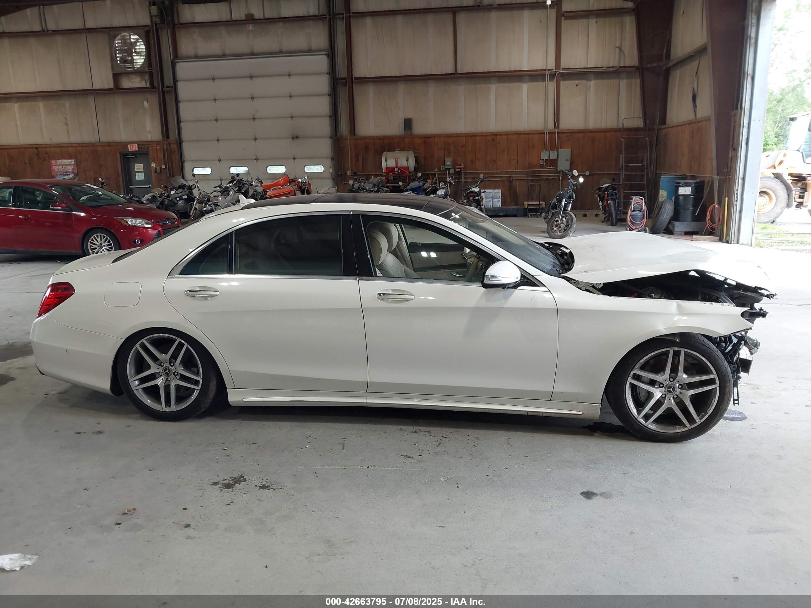 2014 Mercedes-benz S 550 4matic Белый vin: WDDUG8FB8EA068235