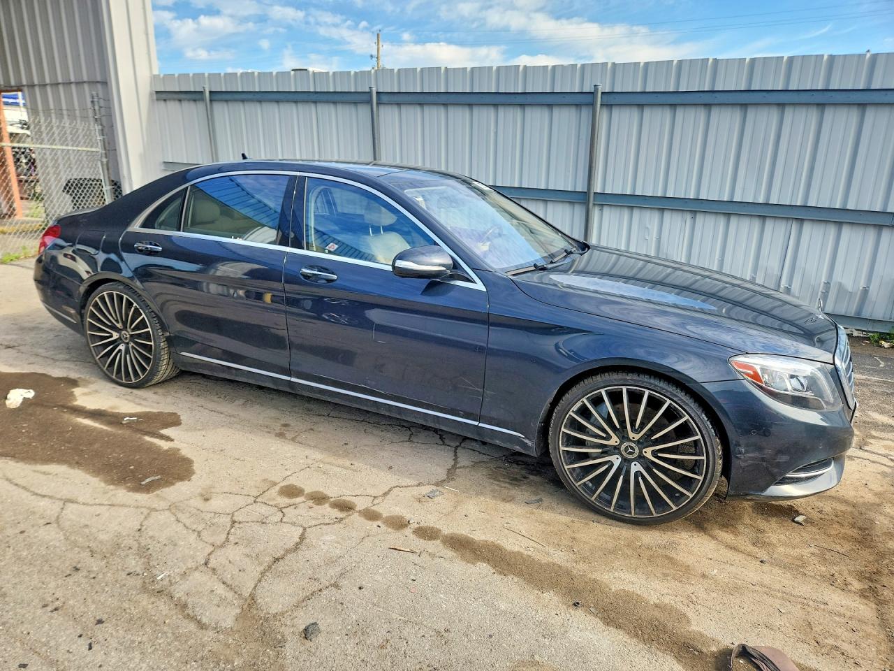 2015 Mercedes-benz S 550 4matic Черный vin: WDDUG8FB8FA118987