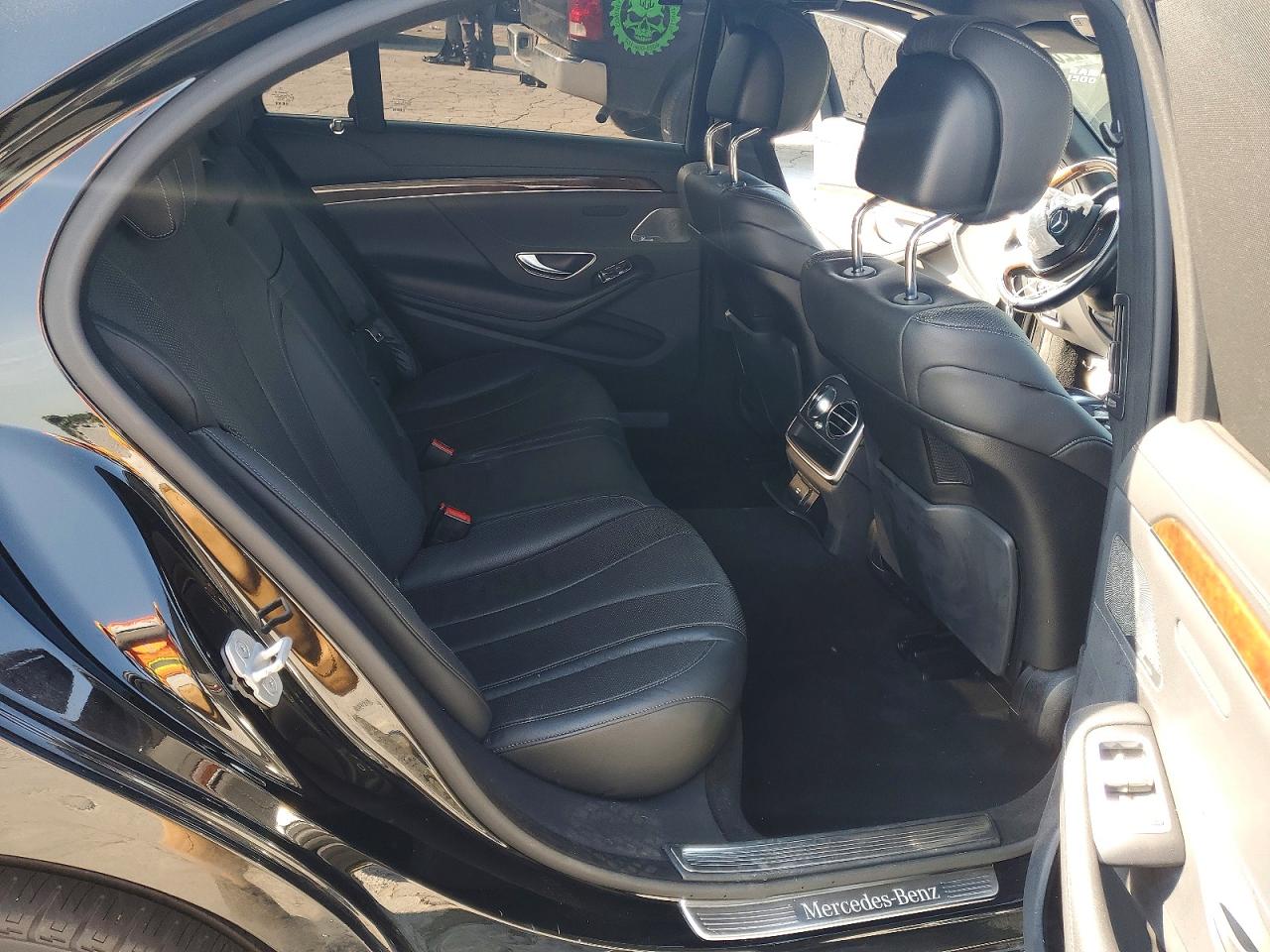 2015 Mercedes-benz S 550 4matic Черный vin: WDDUG8FBXFA182786