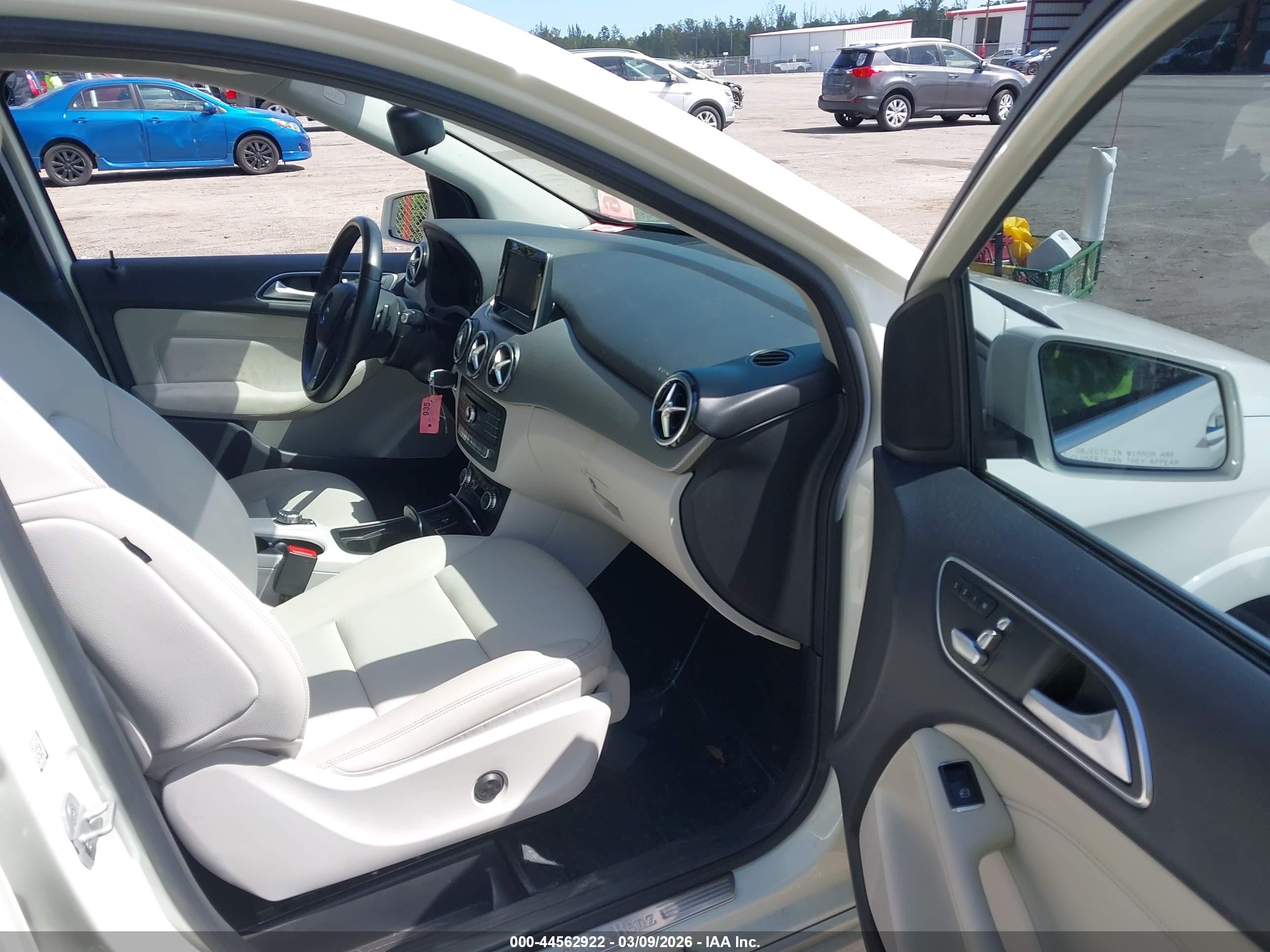2015 Mercedes-benz B-class Electric Drive   White vin: WDDVP9AB5FJ004284