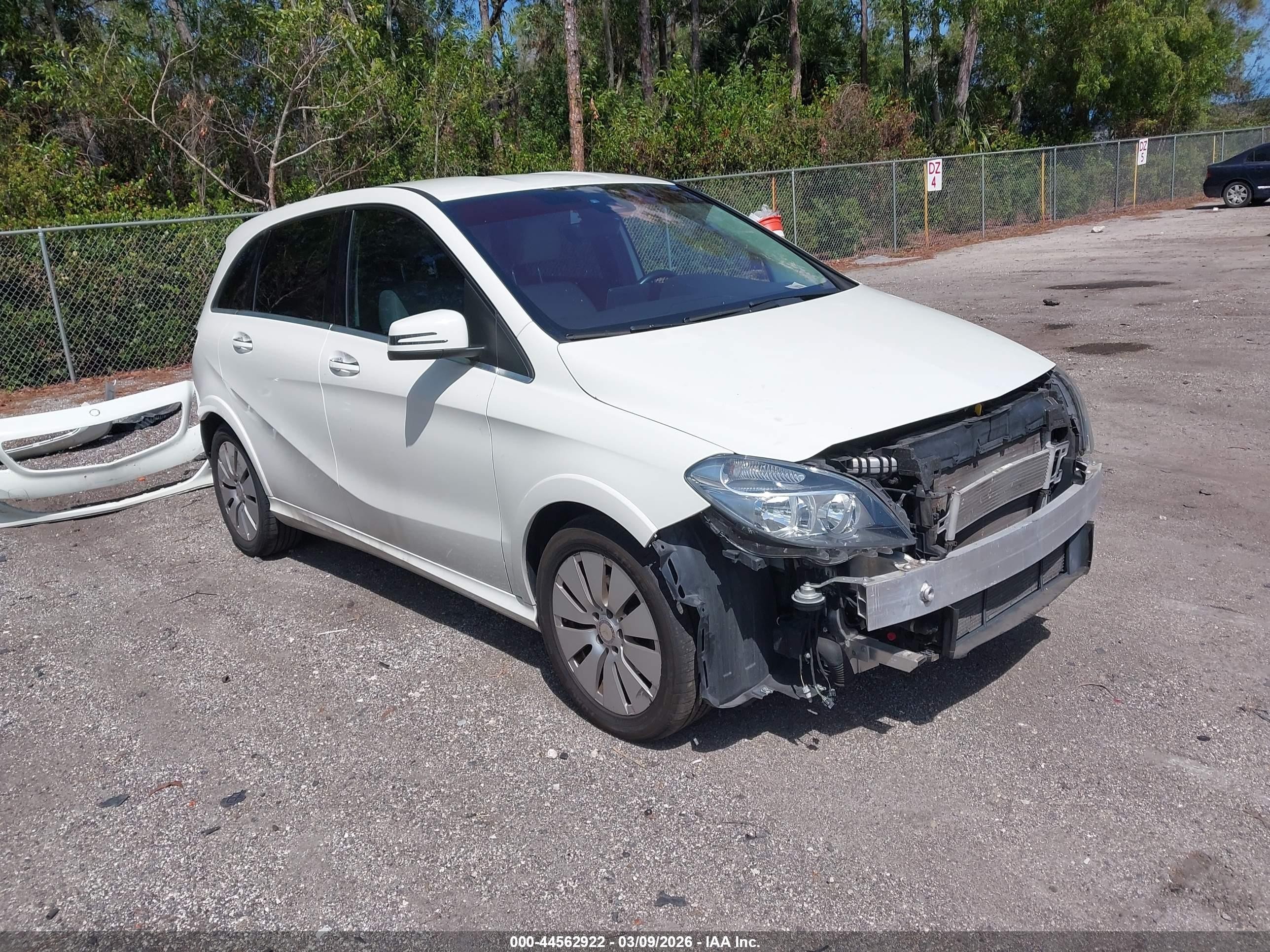 2015 Mercedes-benz B-class Electric Drive   White vin: WDDVP9AB5FJ004284