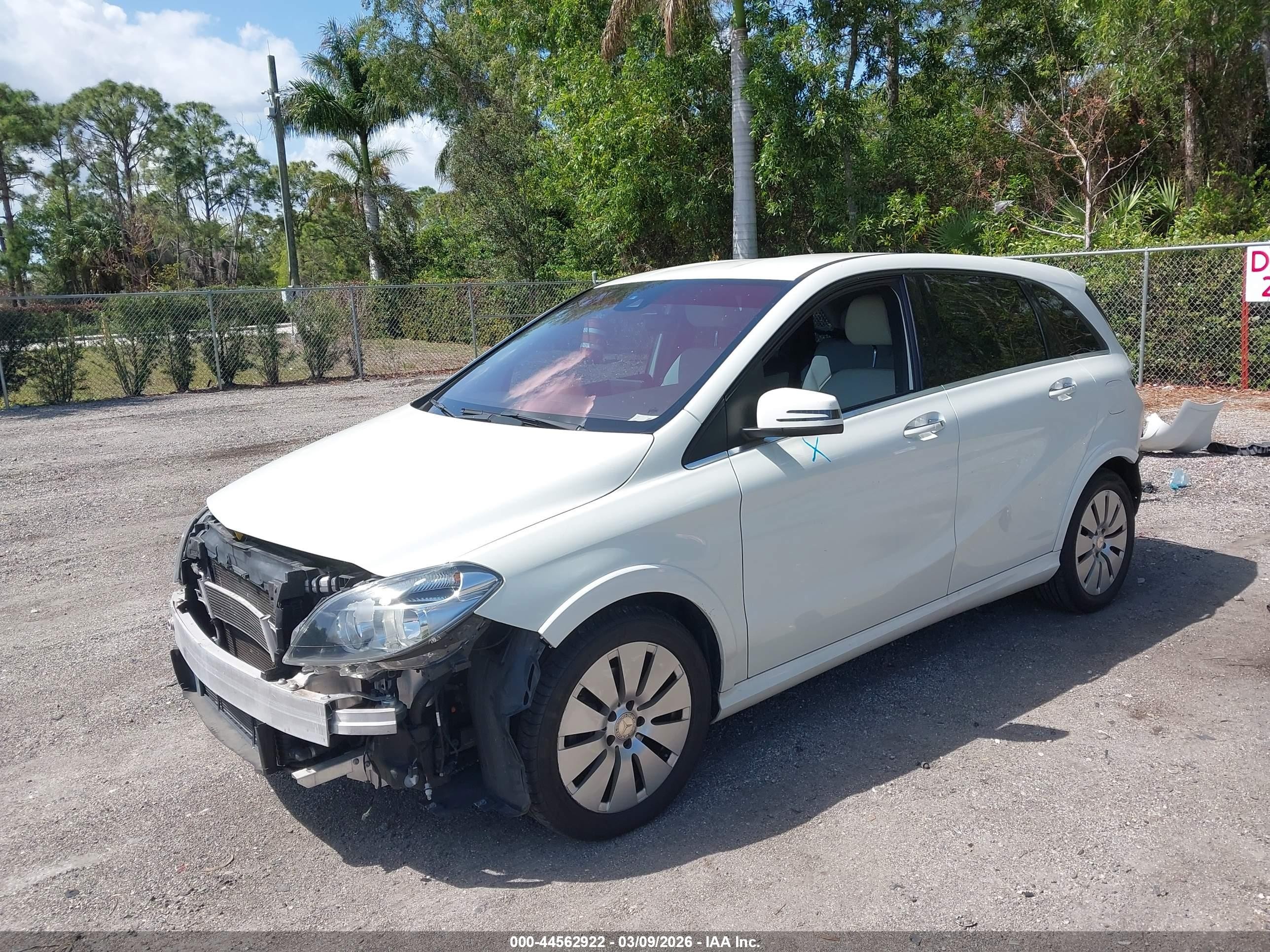 2015 Mercedes-benz B-class Electric Drive   White vin: WDDVP9AB5FJ004284