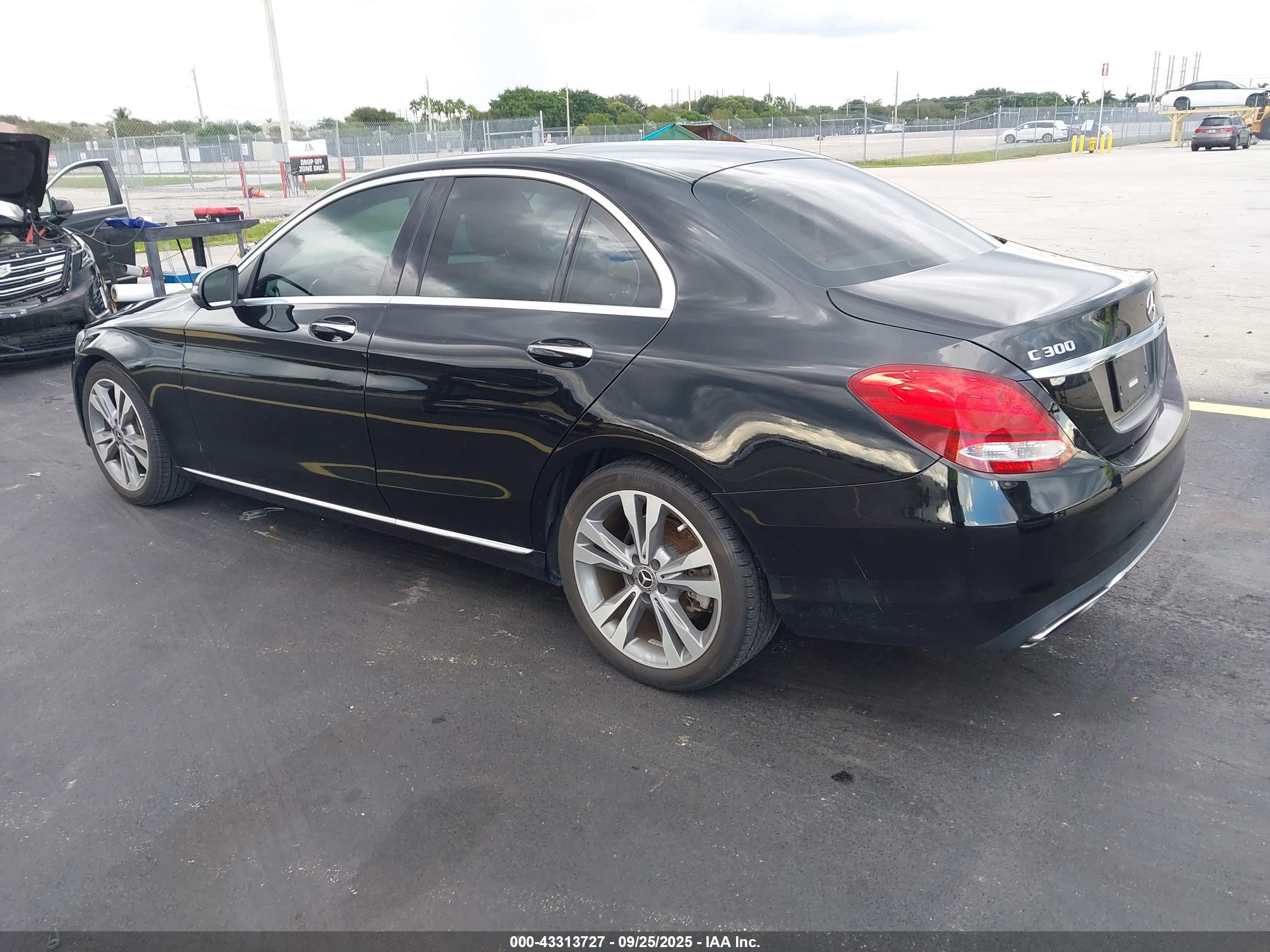 2018 Mercedes-benz C 300   Черный vin: WDDWF4JB1JR422958