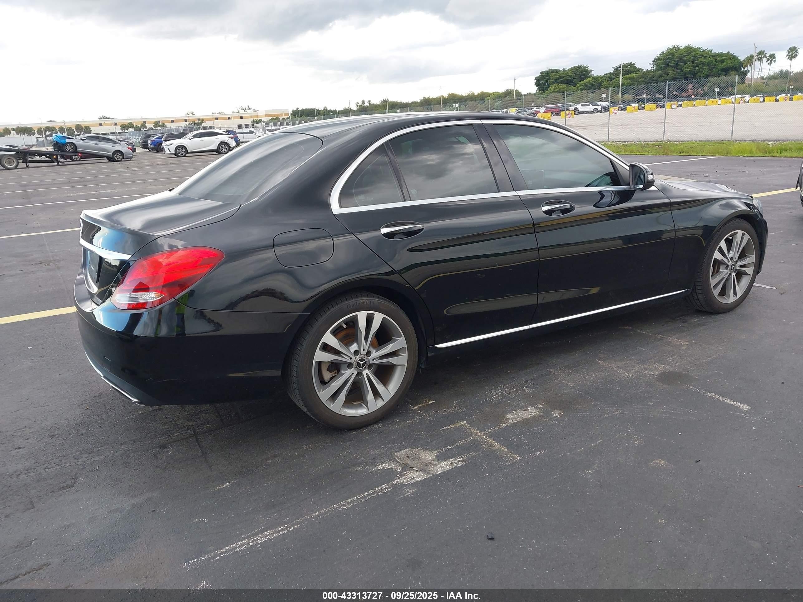 2018 Mercedes-benz C 300   Черный vin: WDDWF4JB1JR422958