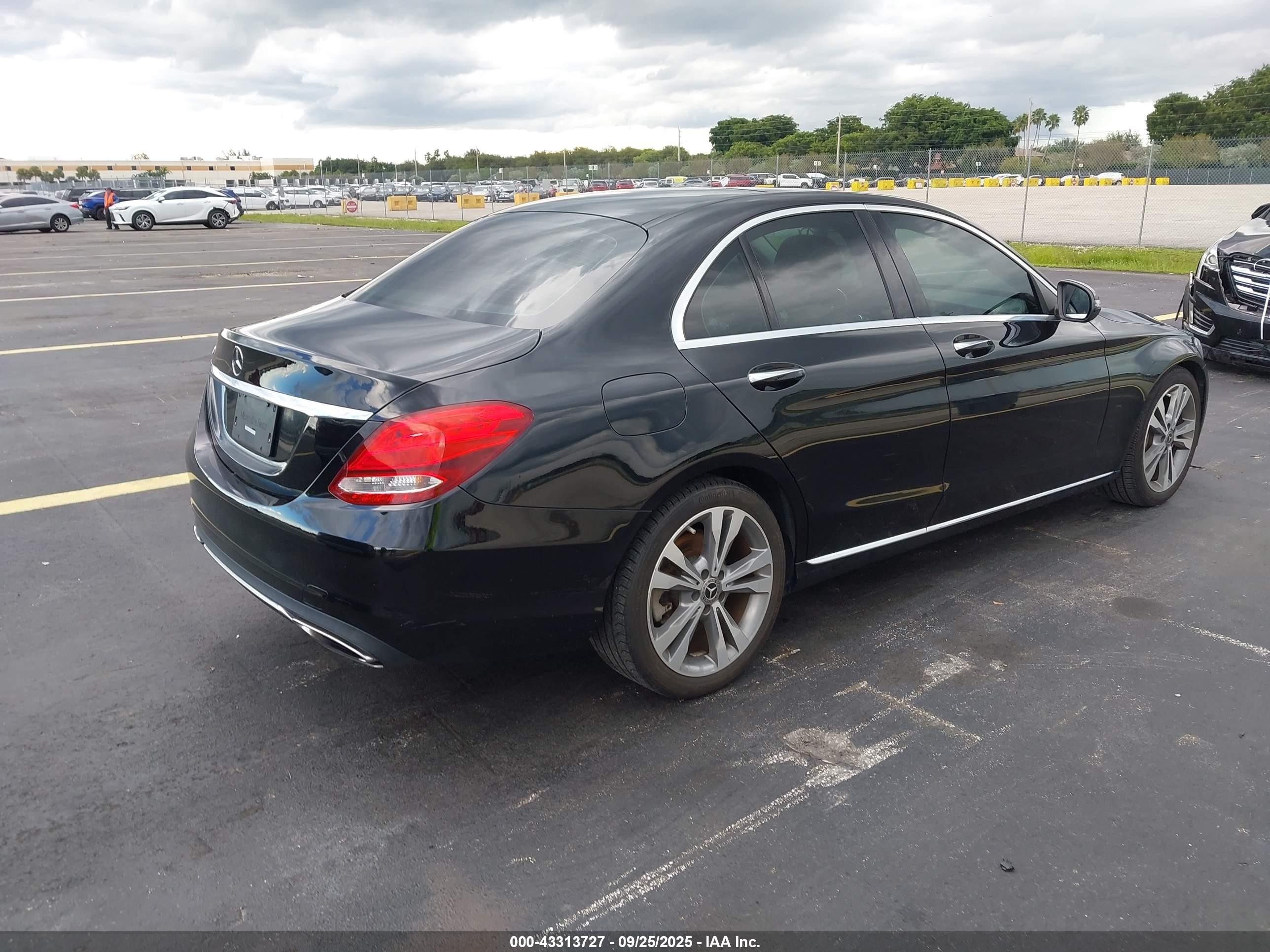 2018 Mercedes-benz C 300   Черный vin: WDDWF4JB1JR422958